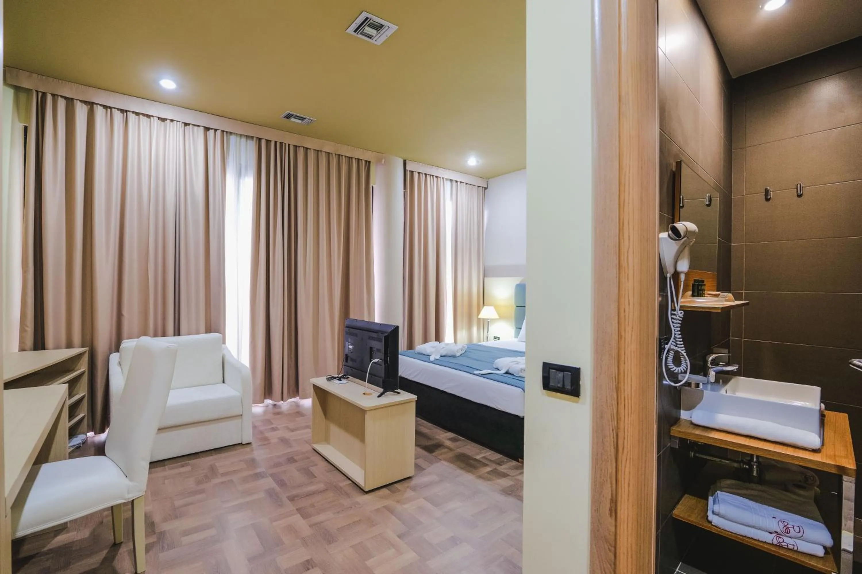 Bedroom, Bed in Rapo's Resort Hotel