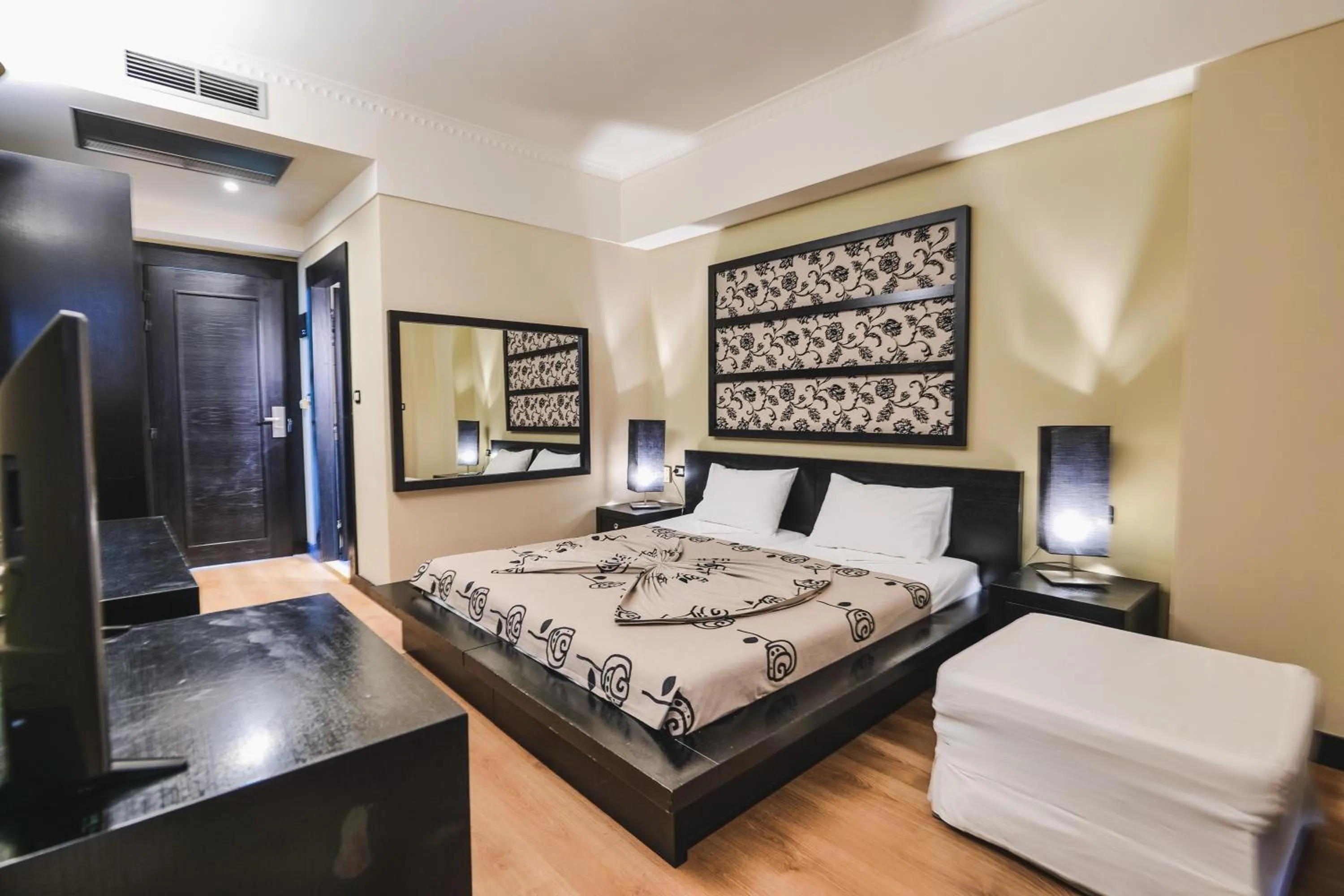 Photo of the whole room, Bed in Rapo's Resort Hotel