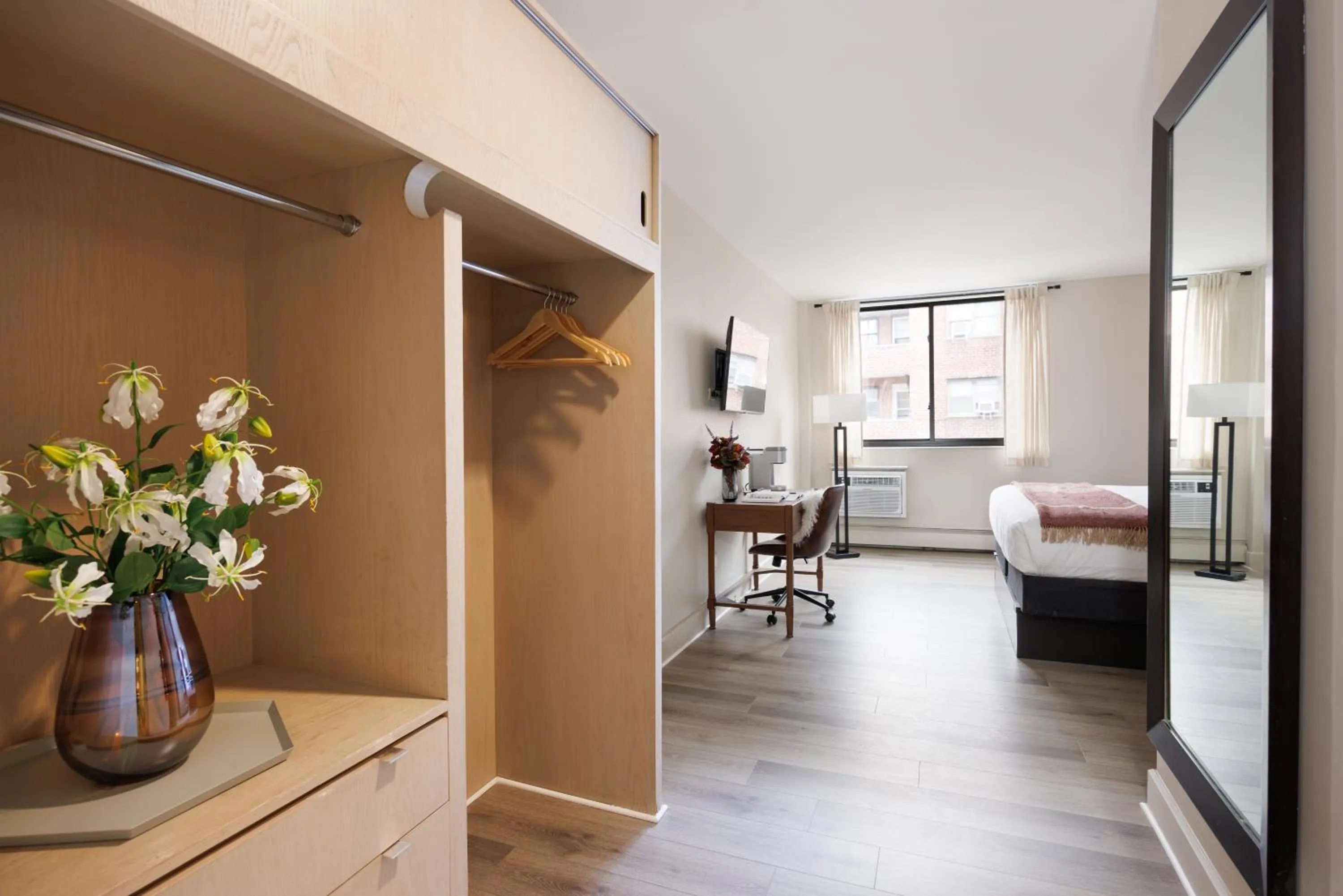 wardrobe, Bed in The Andrew Hotel