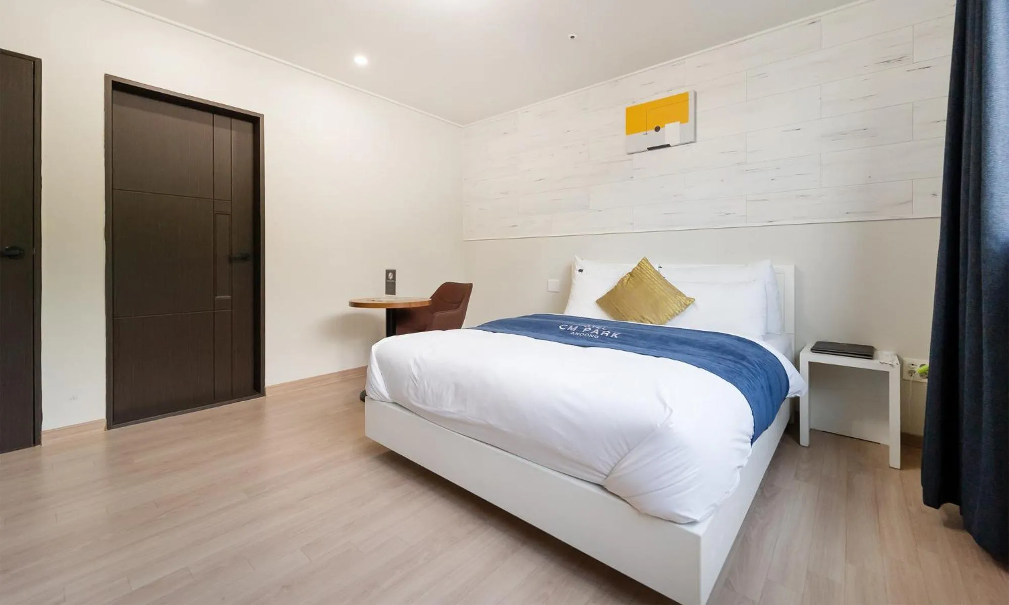 Bed in CM Park Hotel