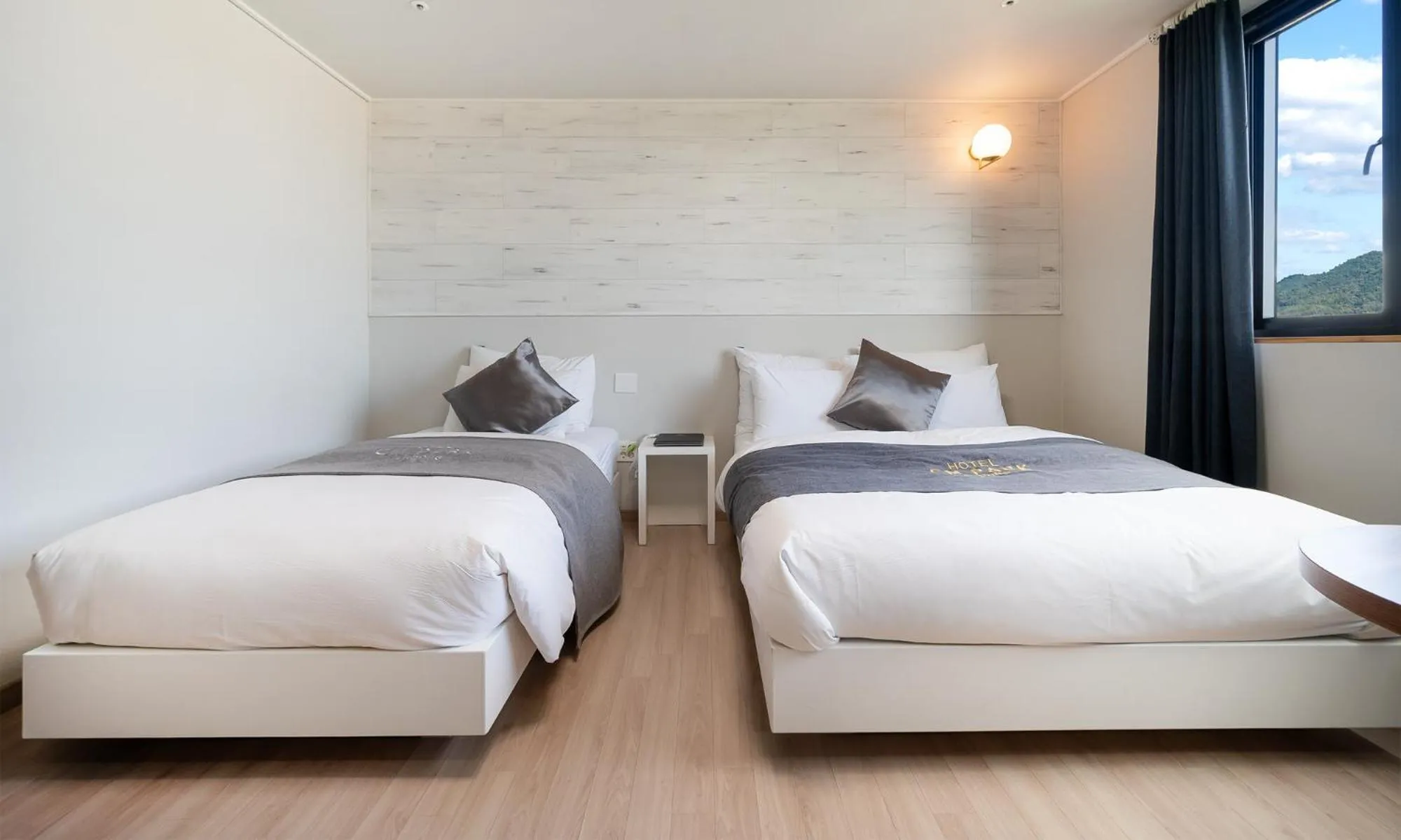 Bed in CM Park Hotel