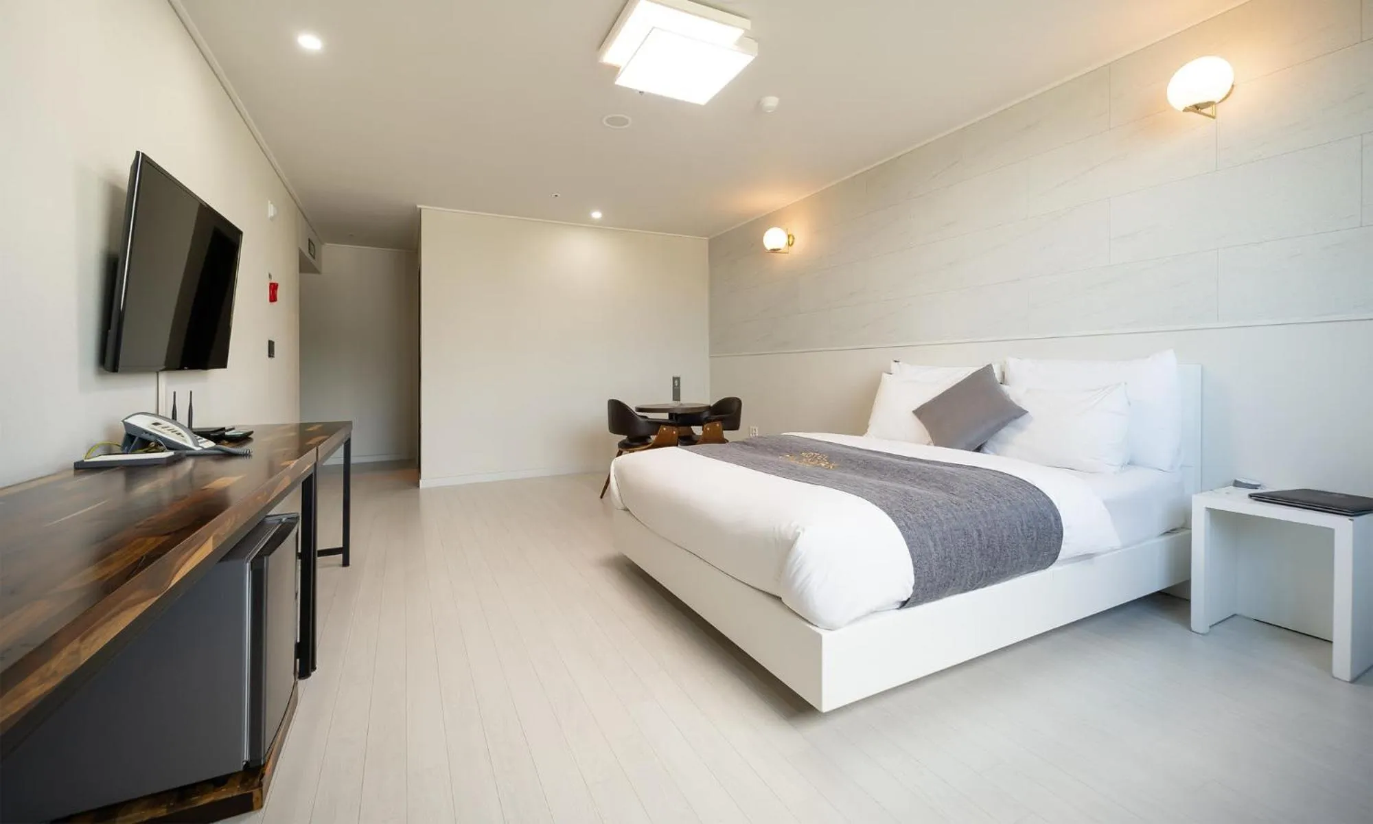 Bed in CM Park Hotel