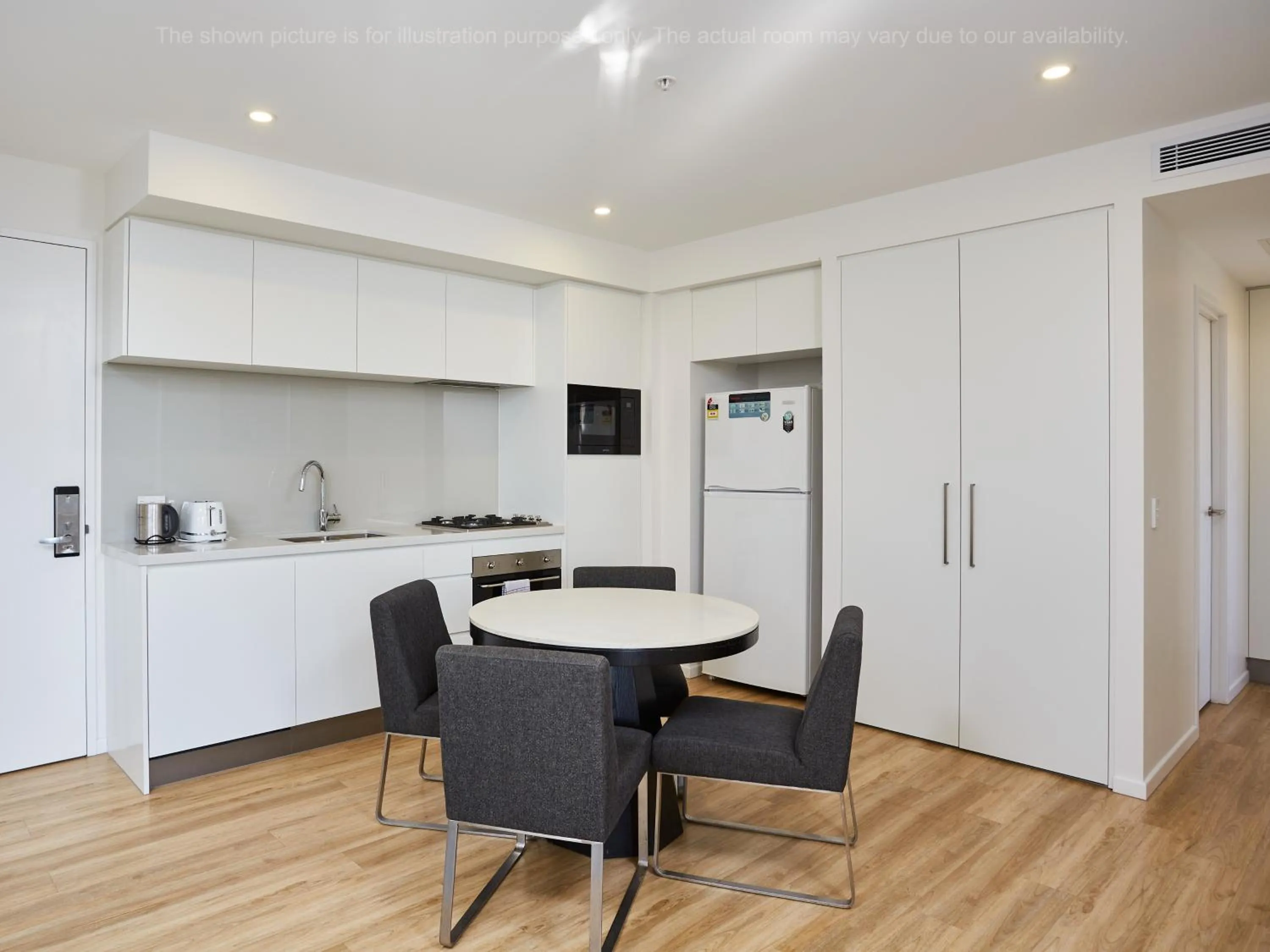 Dining area in Ruby Gold Coast By Serain