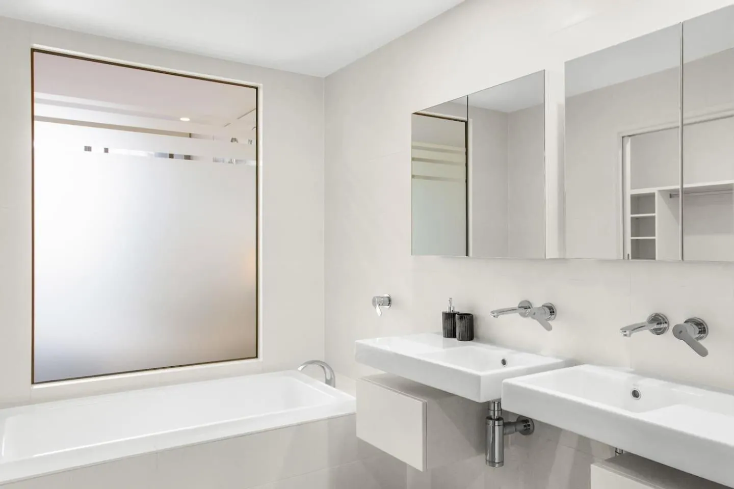 Bath in Ruby Gold Coast By Serain