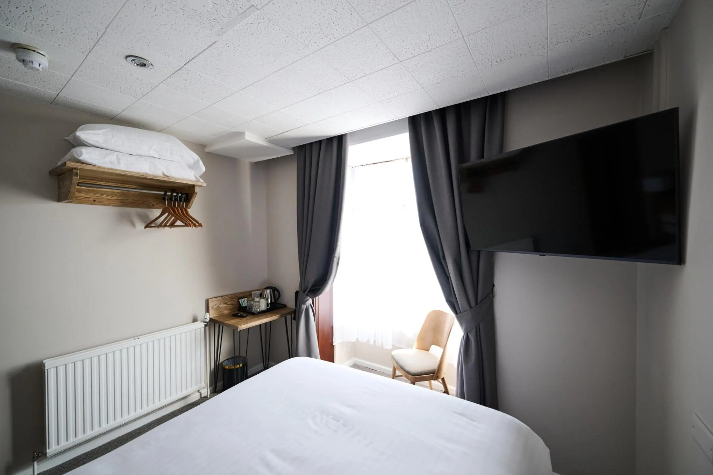 Bedroom, Bed in White Hart, Exeter by Marston's Inns