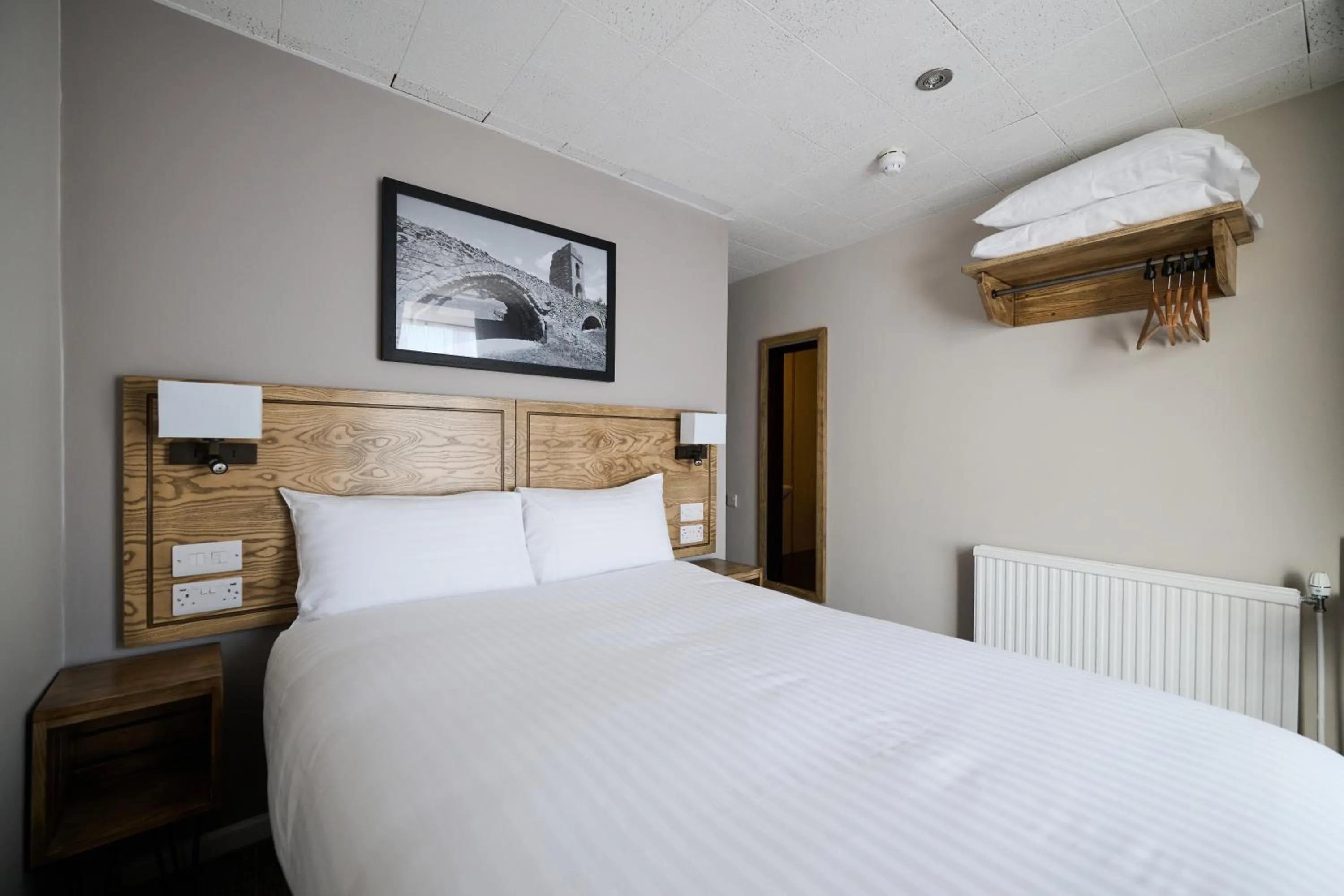Bedroom, Bed in White Hart, Exeter by Marston's Inns