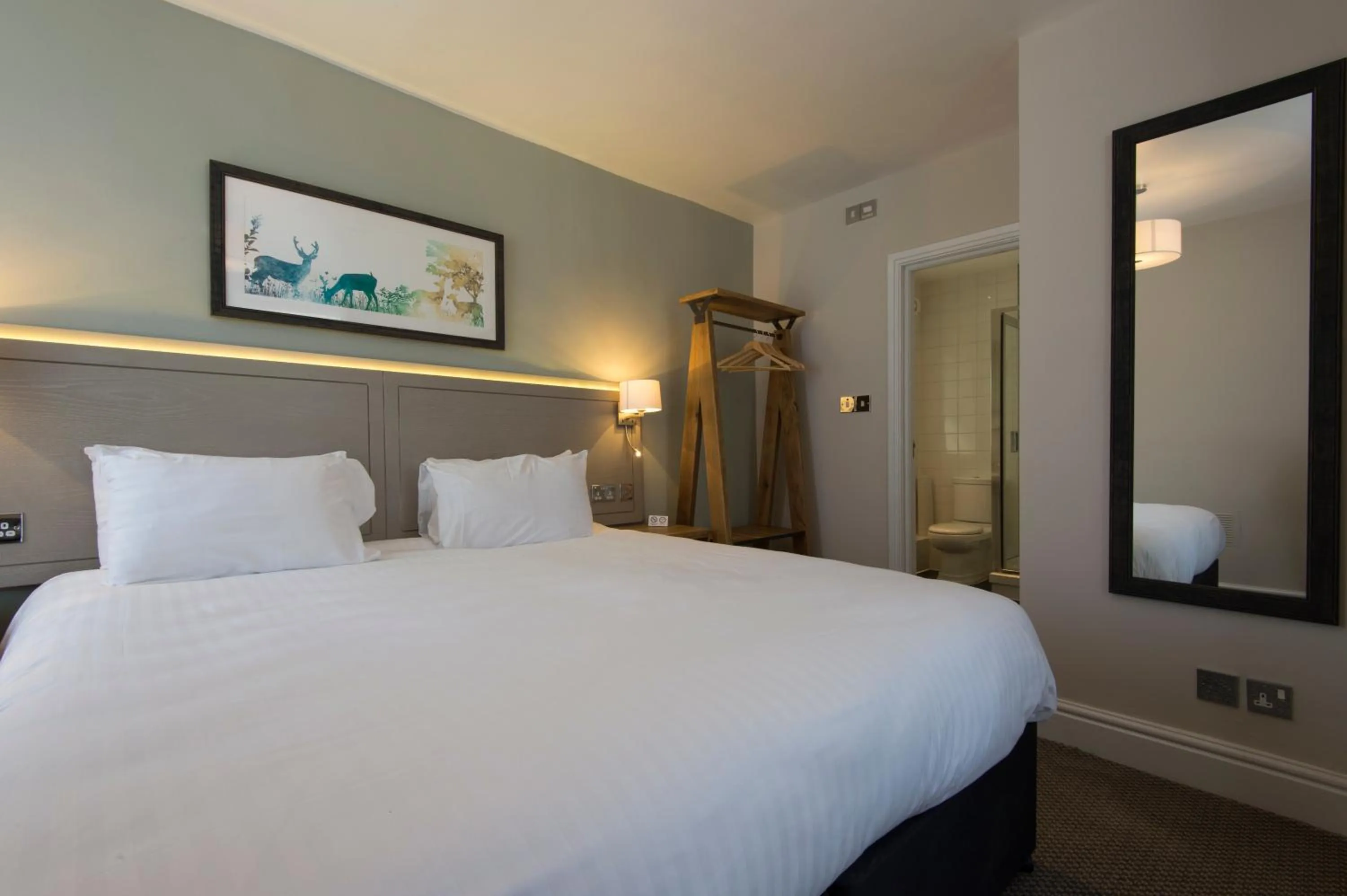 Bedroom, Bed in Green Dragon, Welton by Marston's Inns