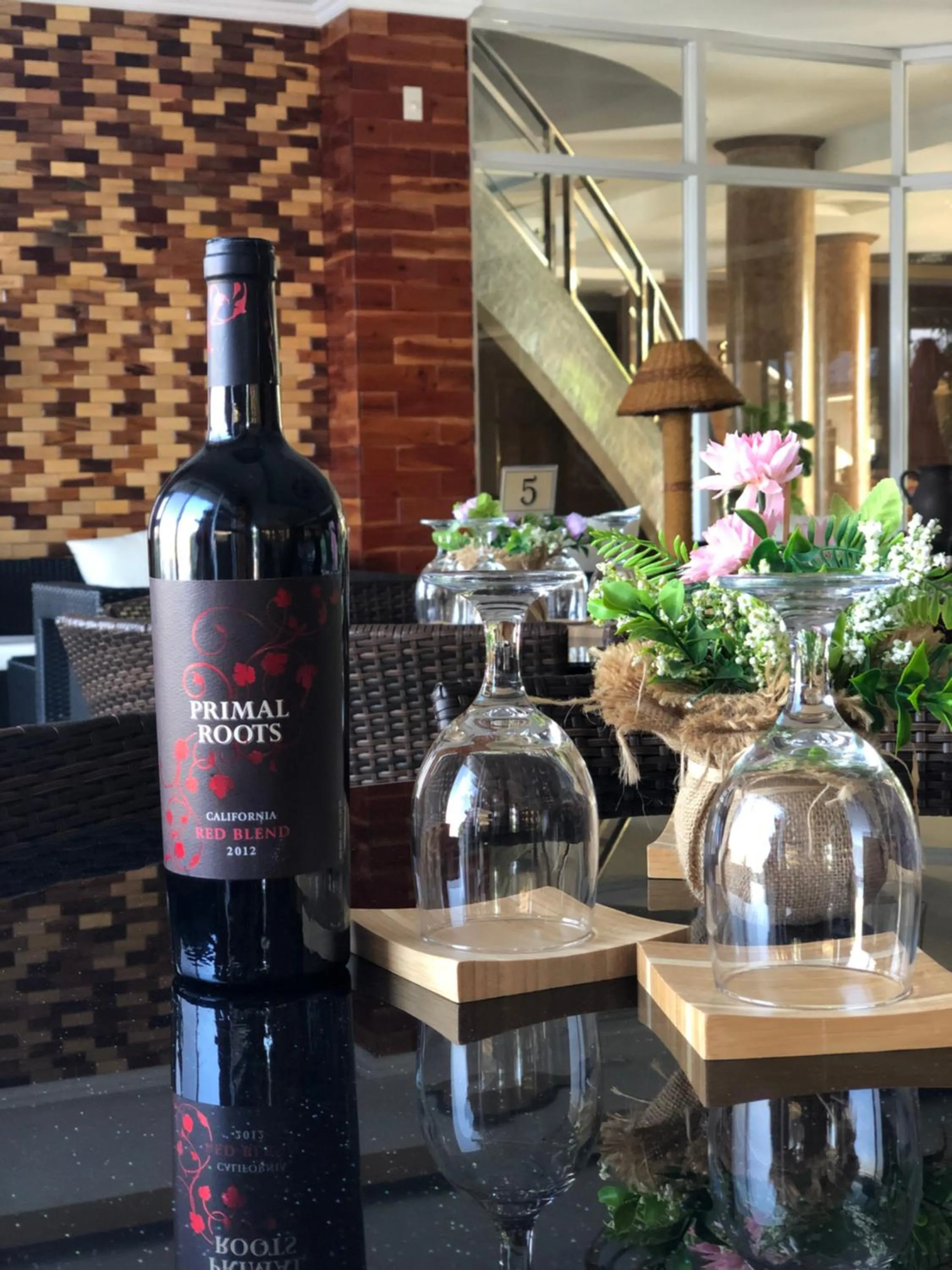 Lounge or bar in EM Royalle Hotel & Beach Resort