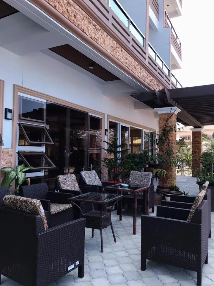 EM Royalle Hotel & Beach Resort