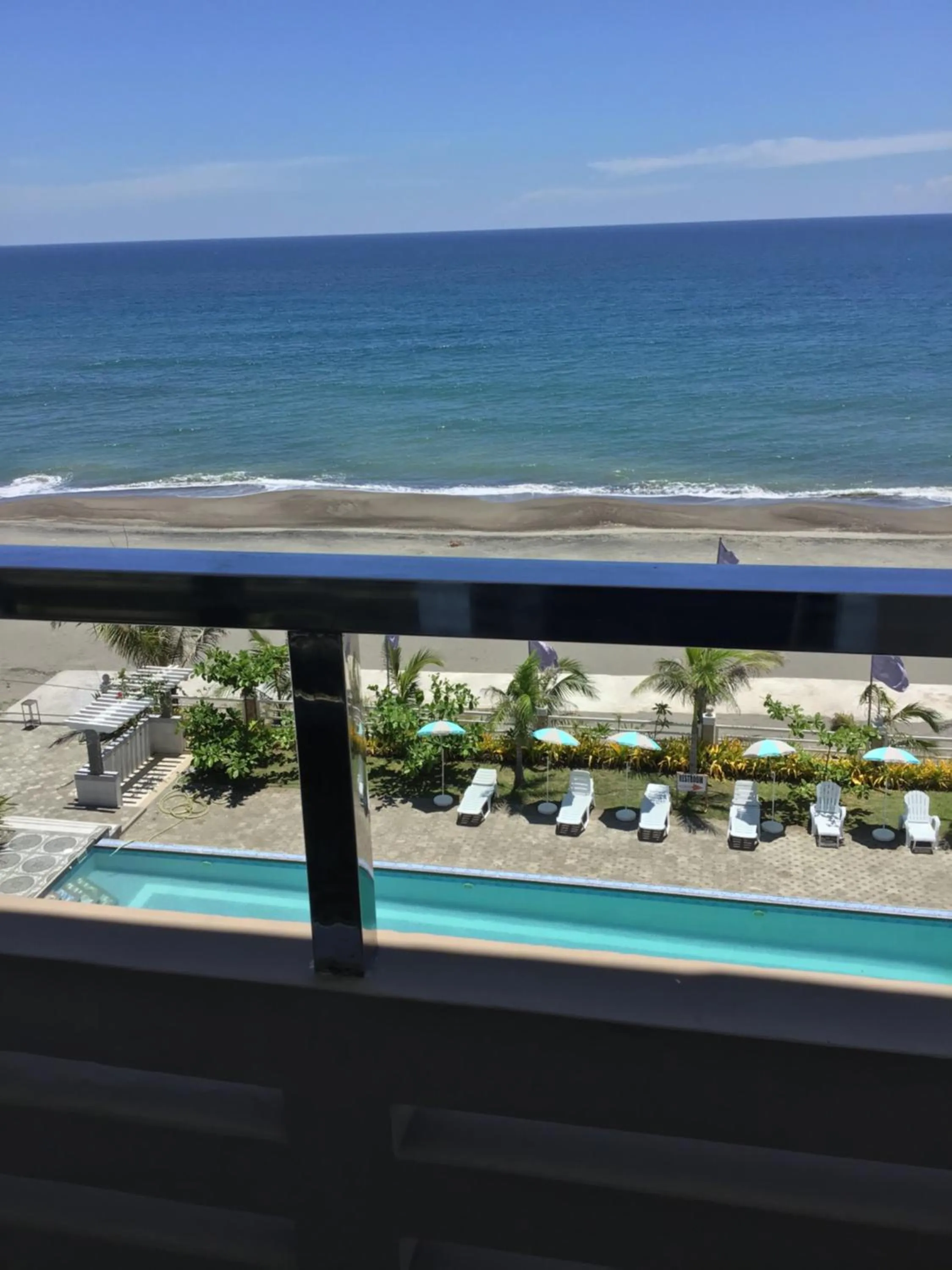 EM Royalle Hotel & Beach Resort