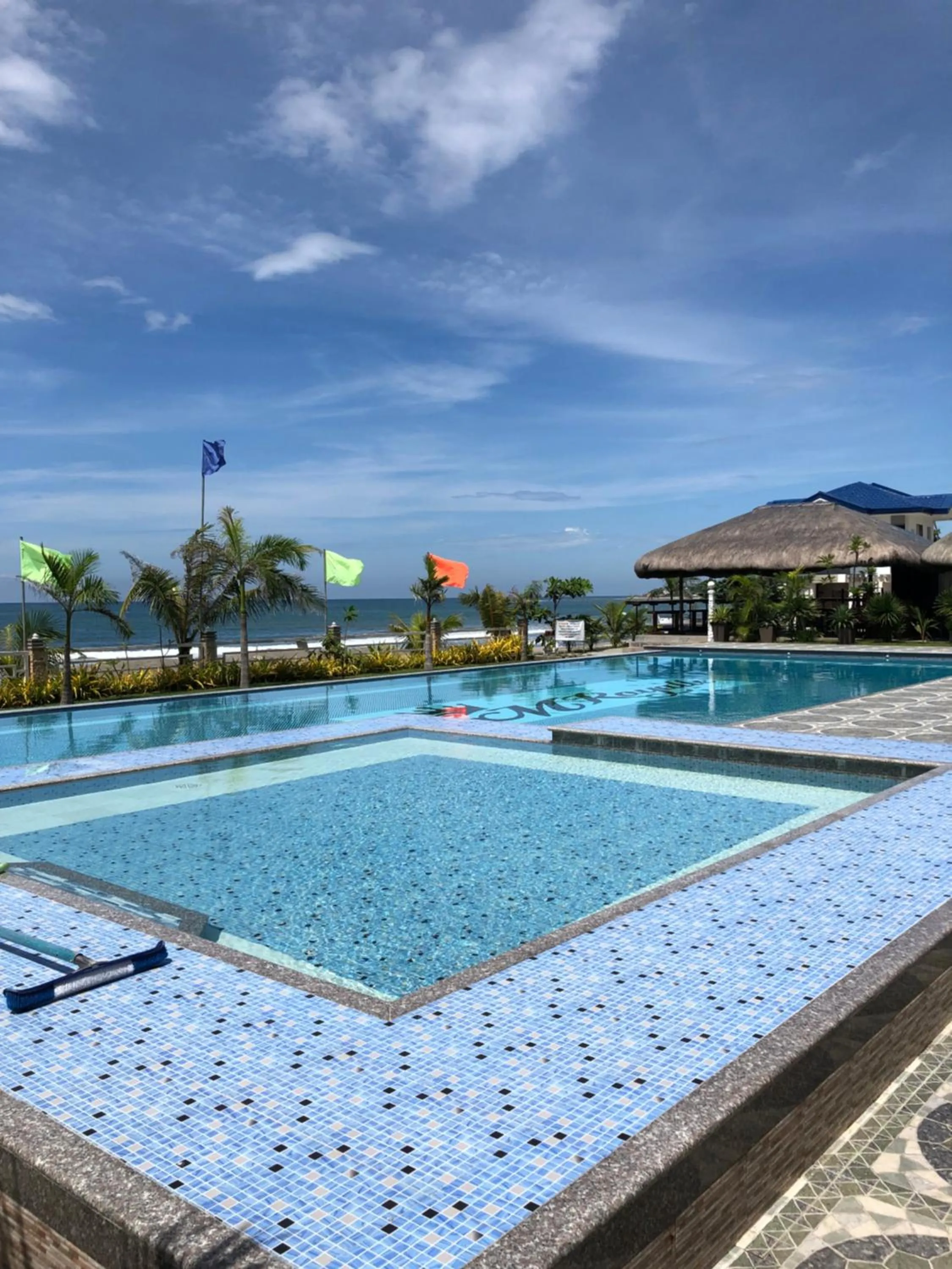 EM Royalle Hotel & Beach Resort