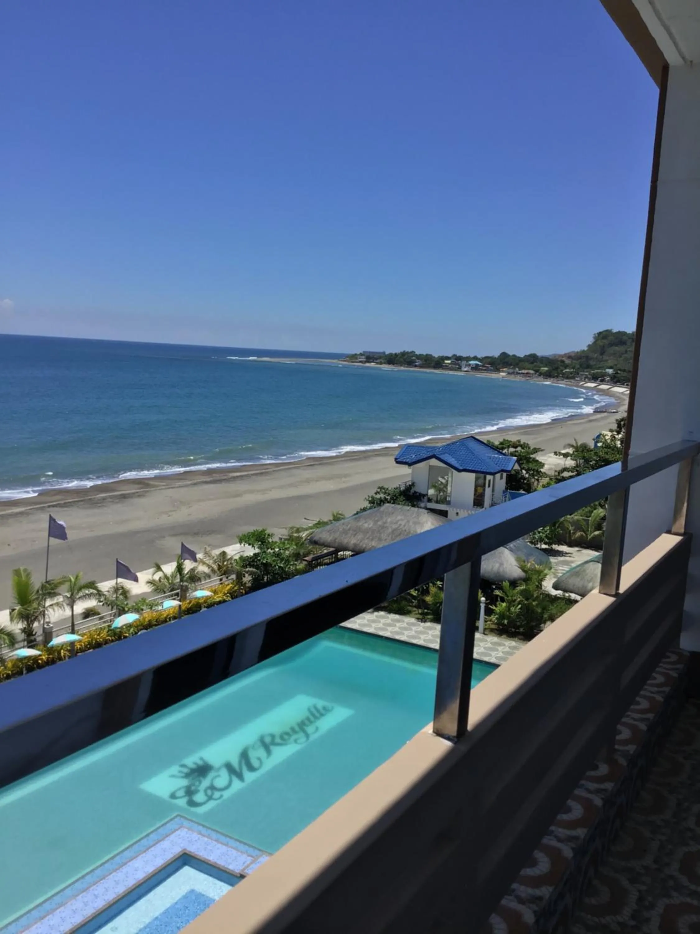 EM Royalle Hotel & Beach Resort