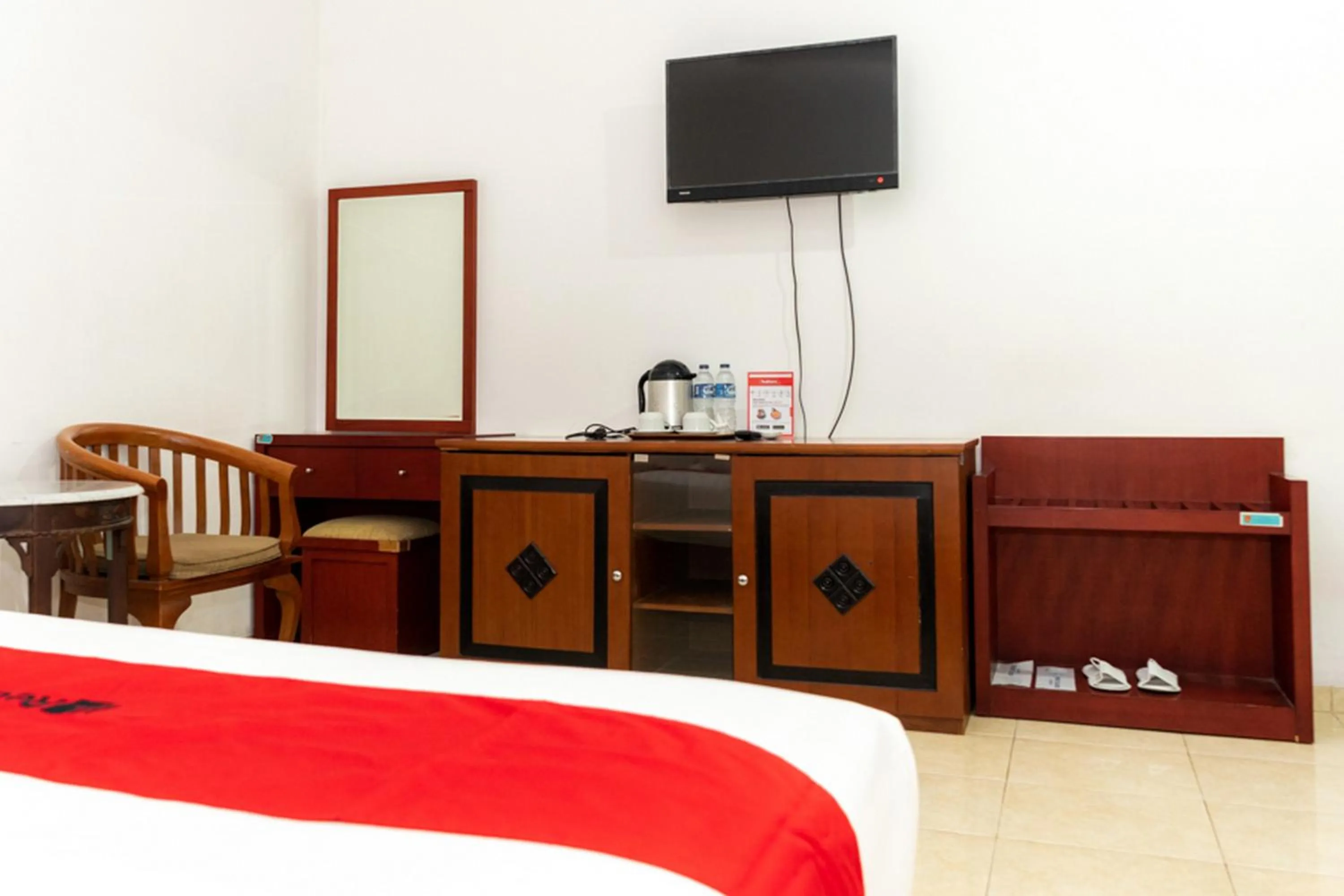 Bed in RedDoorz Plus Syariah near Java Supermall Semarang 2