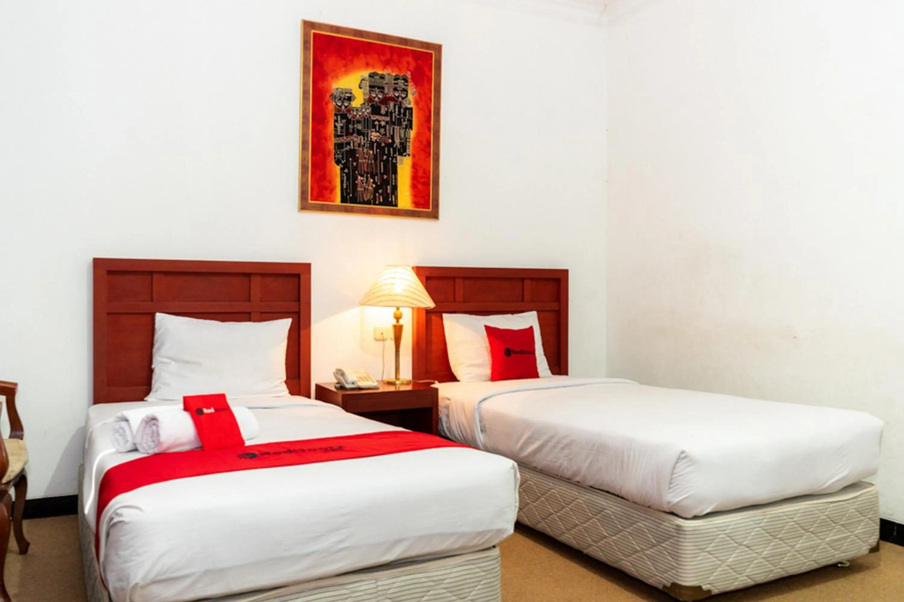 Bed in RedDoorz Plus Syariah near Java Supermall Semarang 2