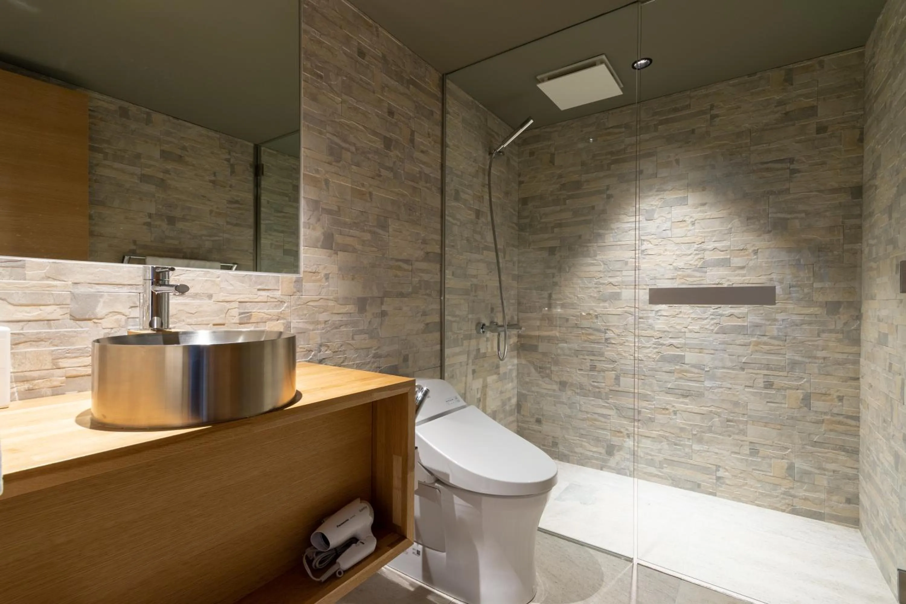 Shower in Hideaway on Escarpment by H2 Life