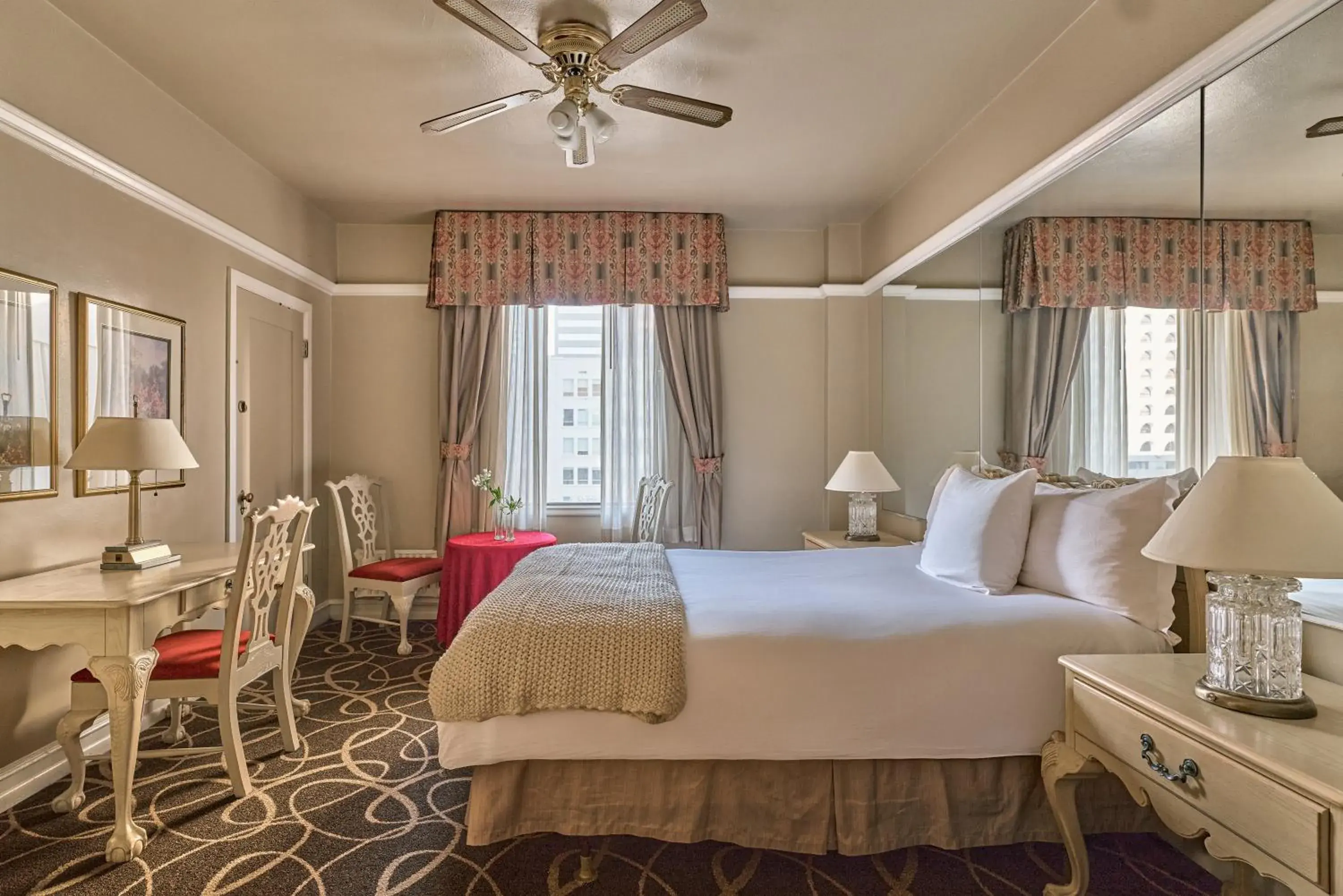 Queen Room with City View in Hotel San Carlos Queen Room with City View in Hotel San Carlos