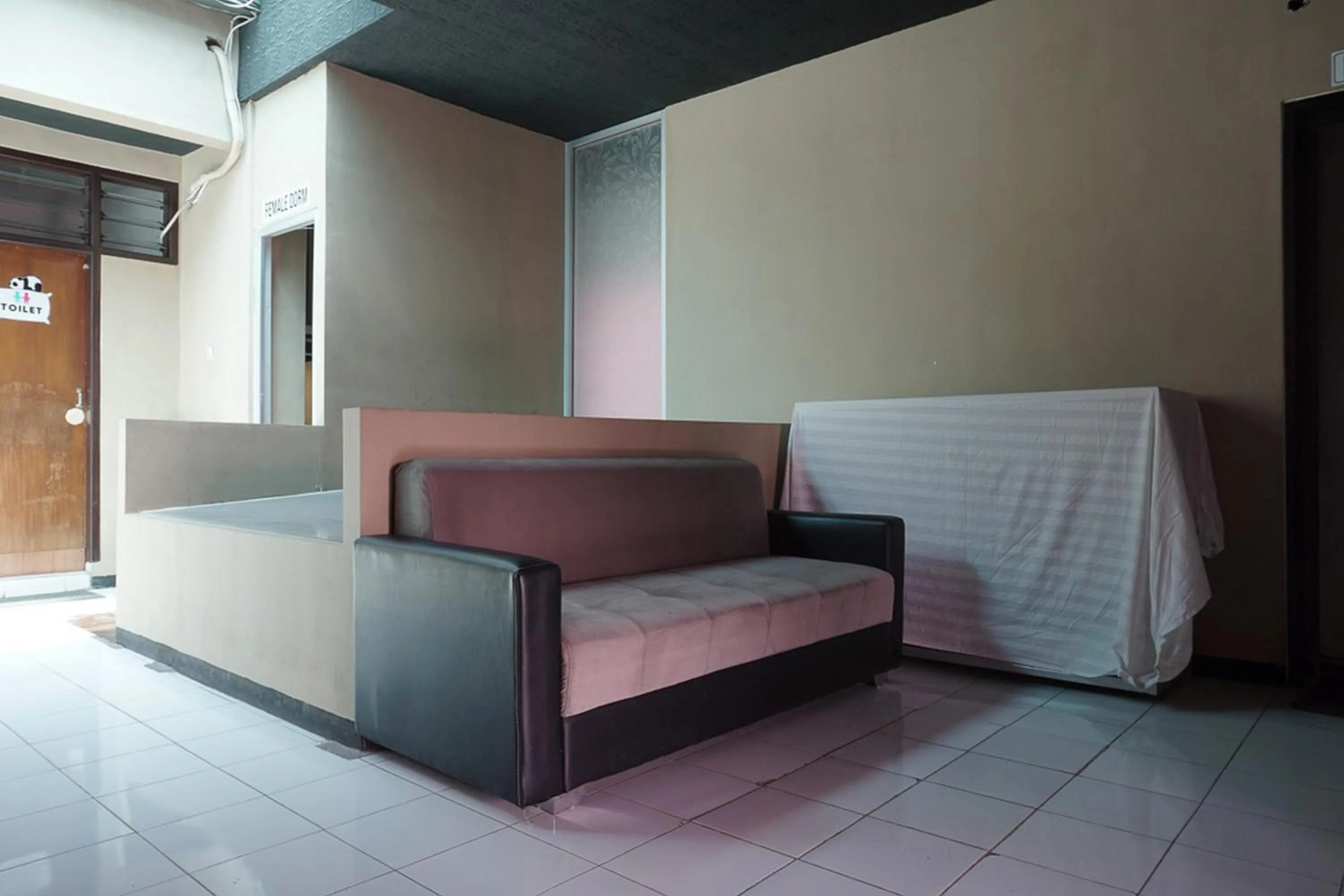 Bed in RedDoorz Hostel @ Borobudur Street
