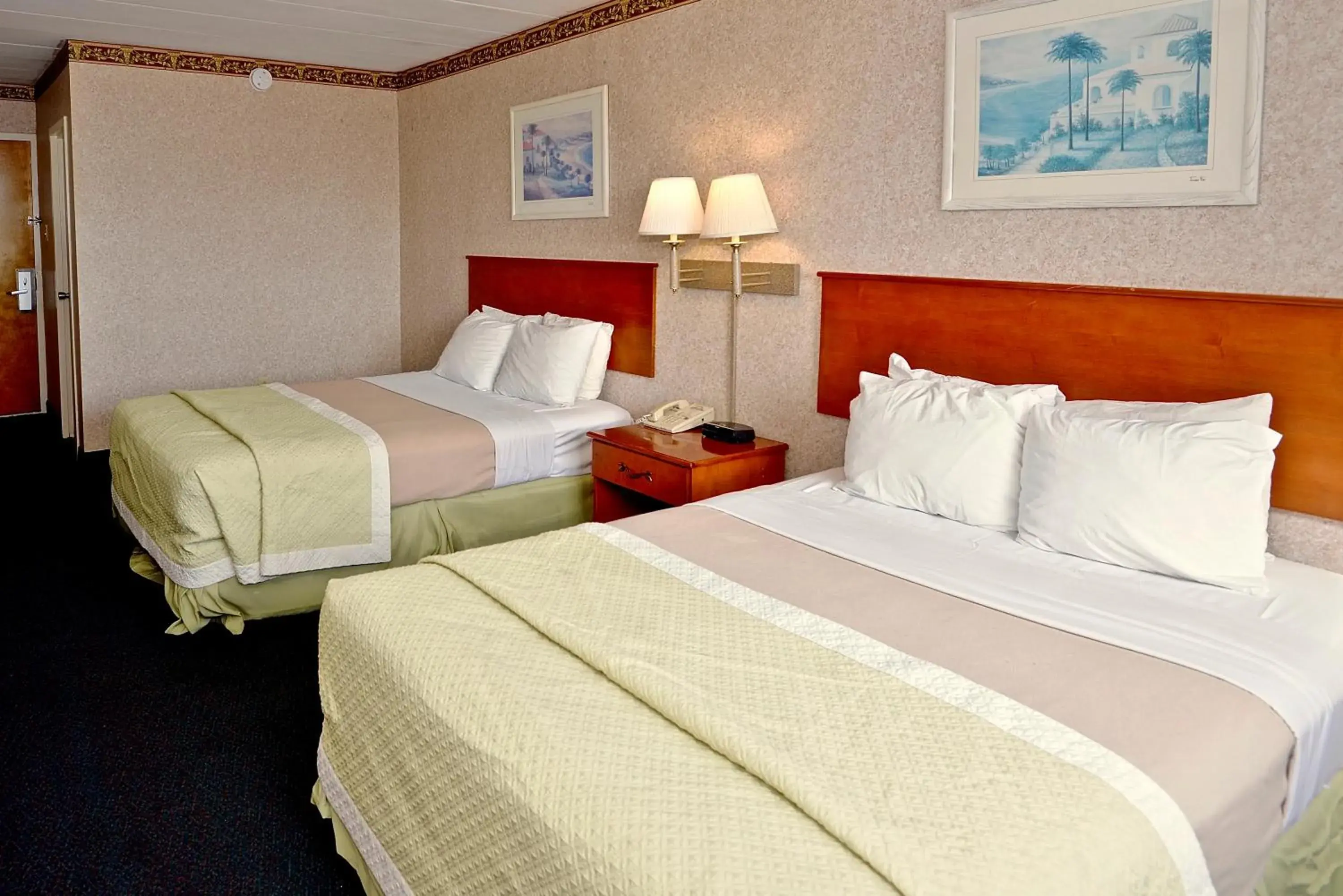 Double Room with Two Double Beds - Smoking in Days Inn by Wyndham Atlantic City Beachblock Double Room with Two Double Beds - Smoking in Days Inn by Wyndham Atlantic City Beachblock