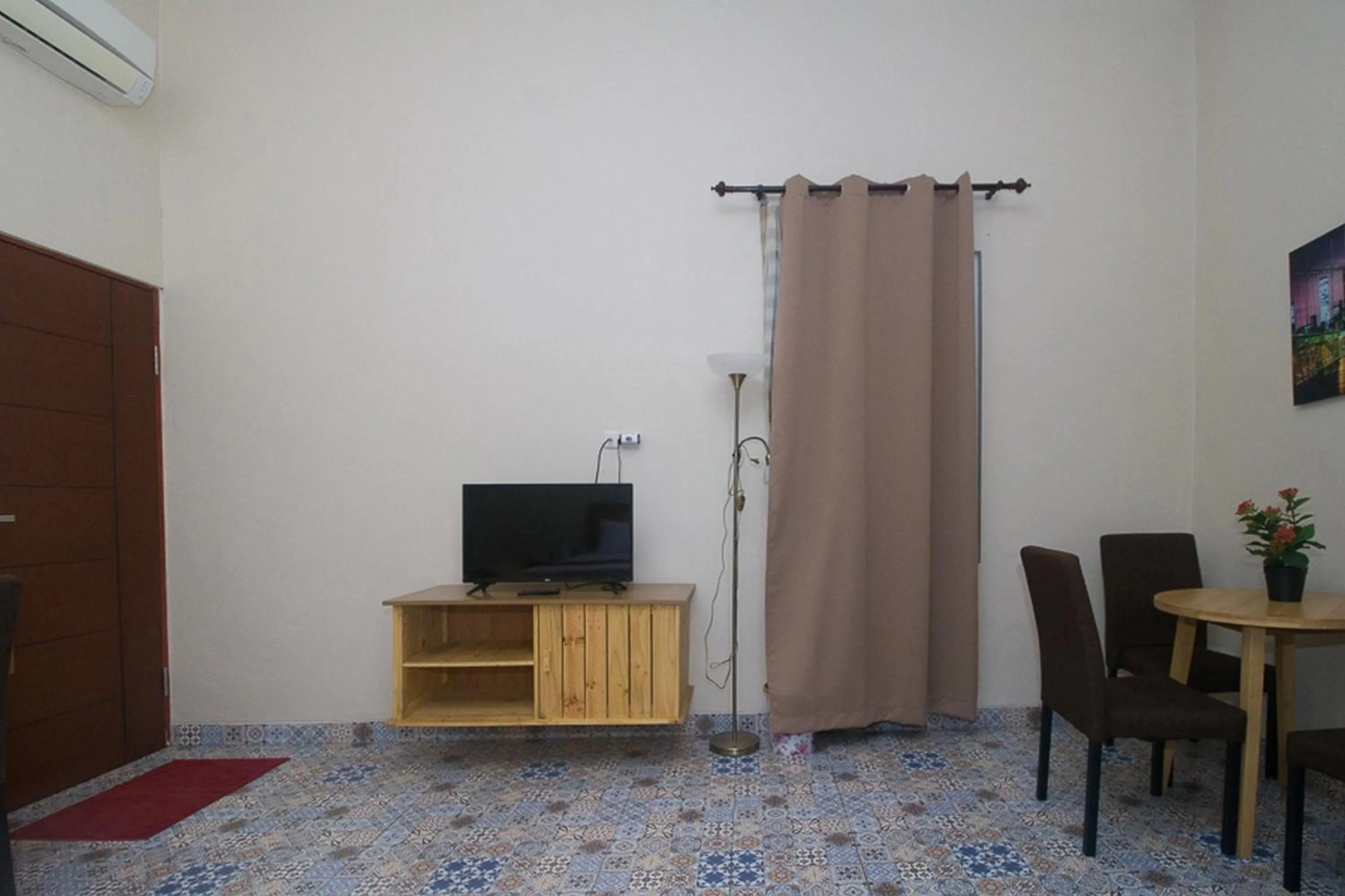 Bedroom in RedDoorz Plus Syariah near Alun Alun Sampang