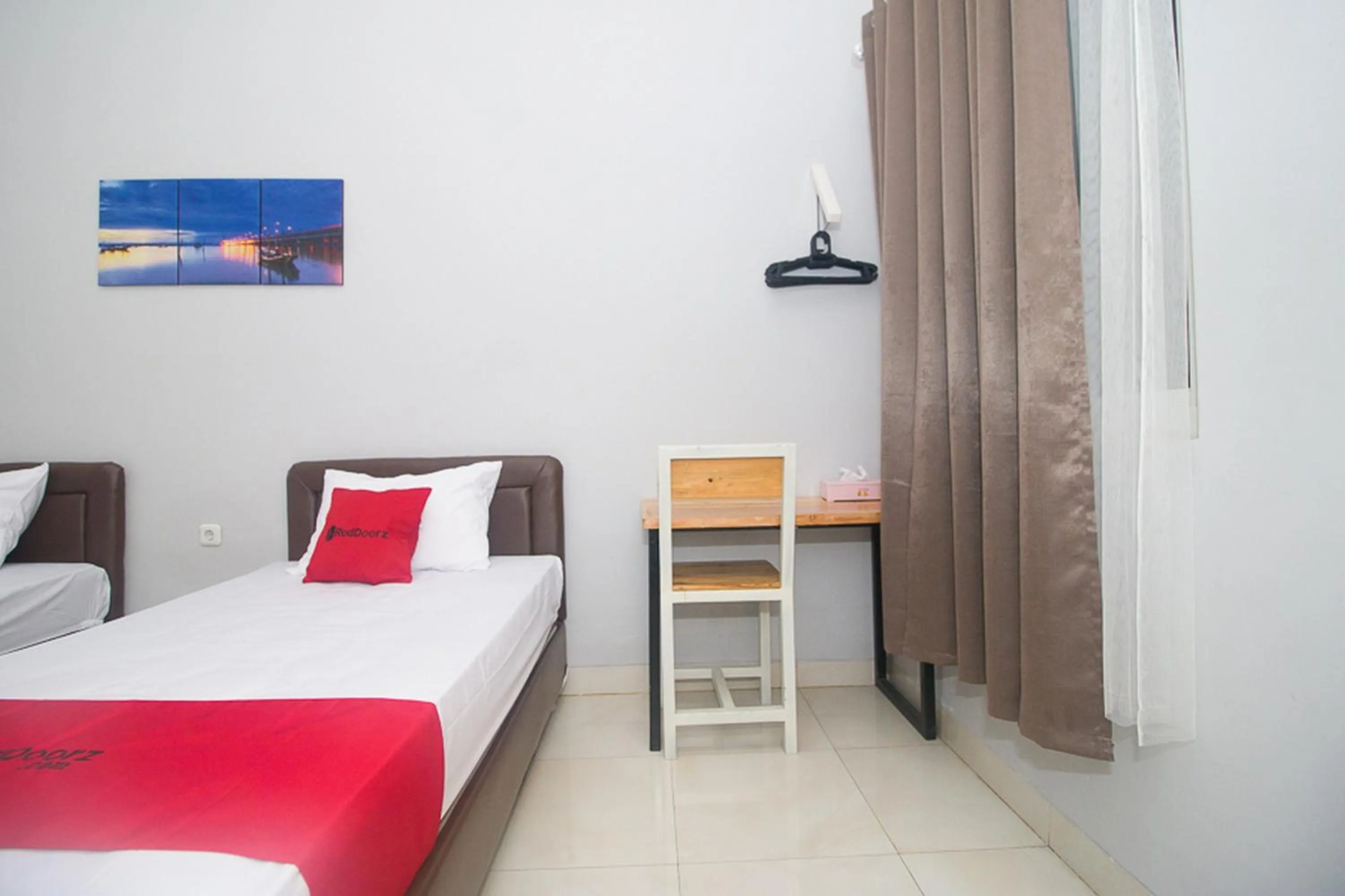 Bedroom, Bed in RedDoorz Plus Syariah near Alun Alun Sampang