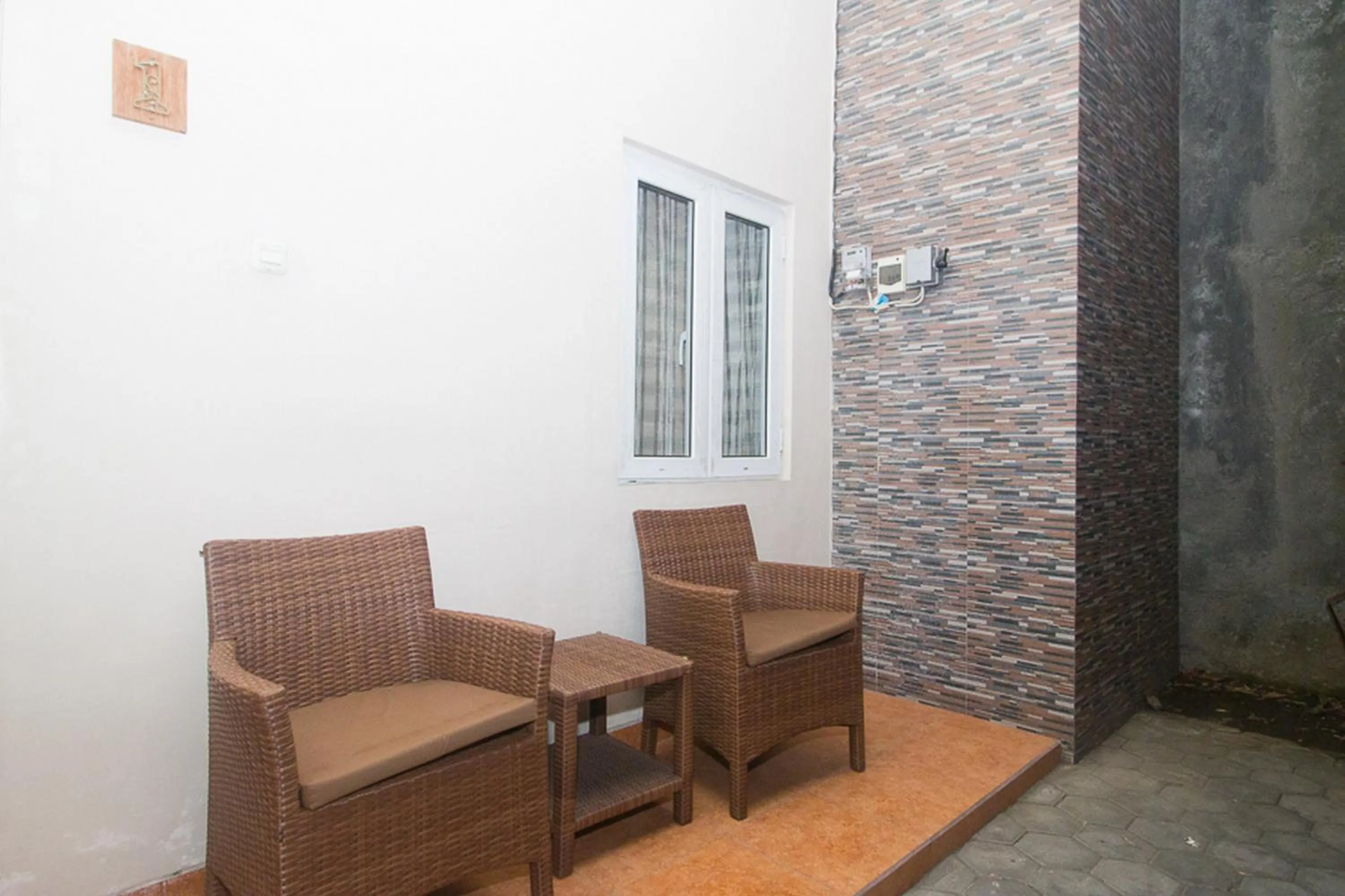 Seating area in RedDoorz Plus Syariah near Alun Alun Sampang