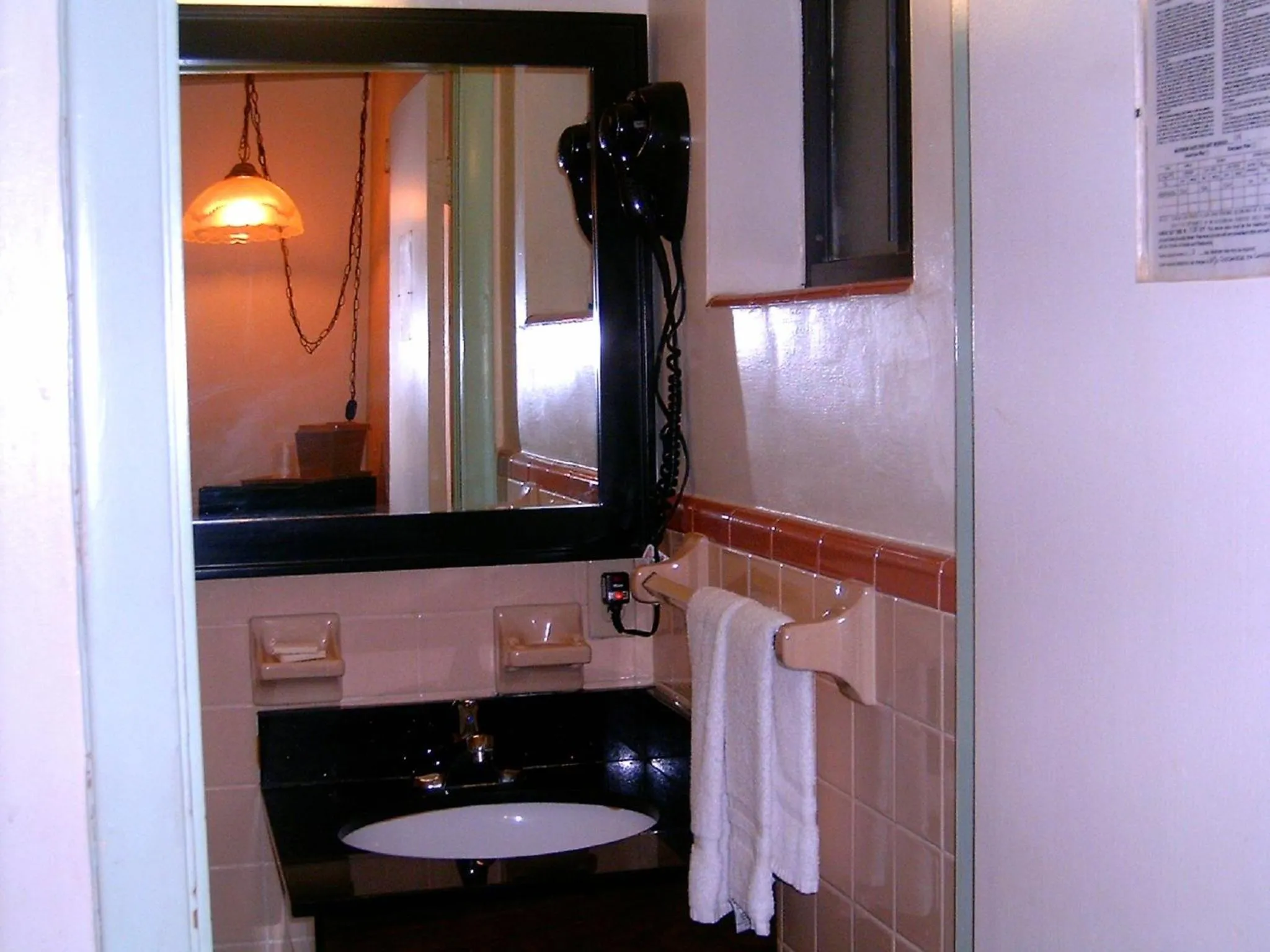 Bathroom in Budget Inn of Okeechobee