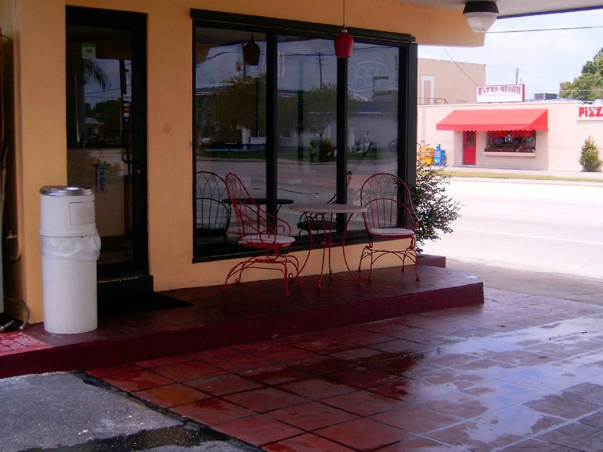 Staff in Budget Inn of Okeechobee