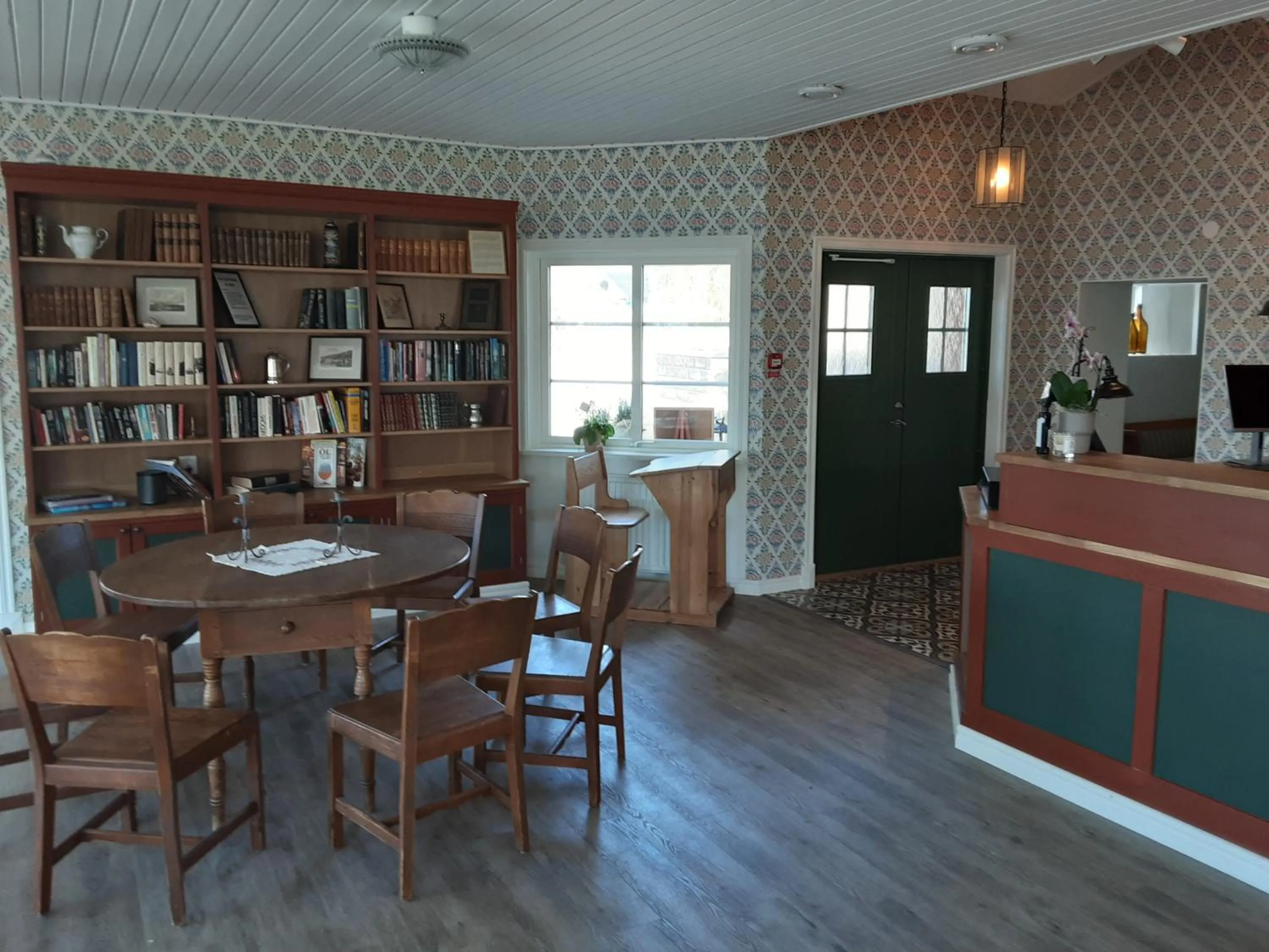 Restaurant/places to eat in Smålandsgården