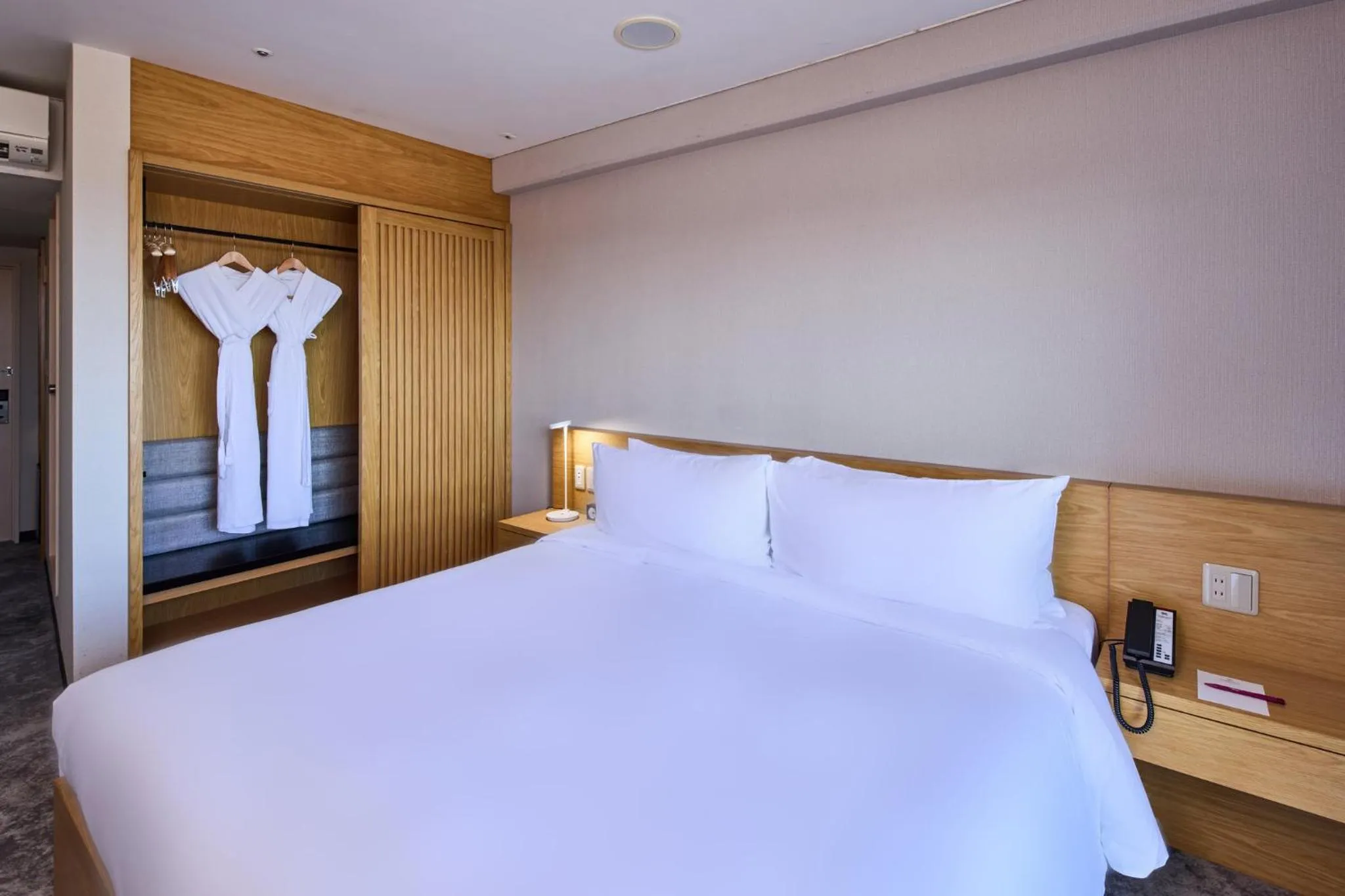 Photo of the whole room, Bed in ANA Crowne Plaza Resort Okinawa Uruma Hills By IHG