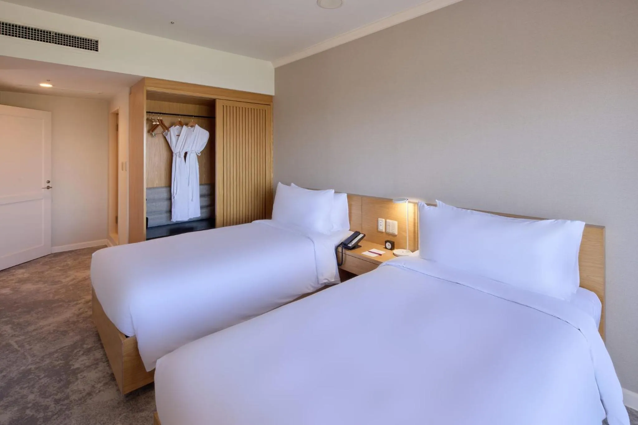 Photo of the whole room, Bed in ANA Crowne Plaza Resort Okinawa Uruma Hills By IHG