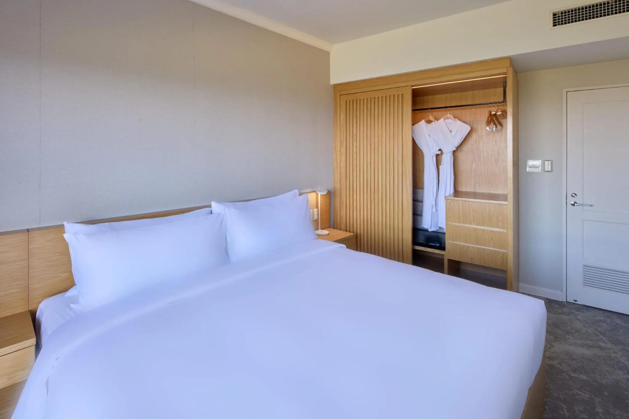Photo of the whole room, Bed in ANA Crowne Plaza Resort Okinawa Uruma Hills By IHG