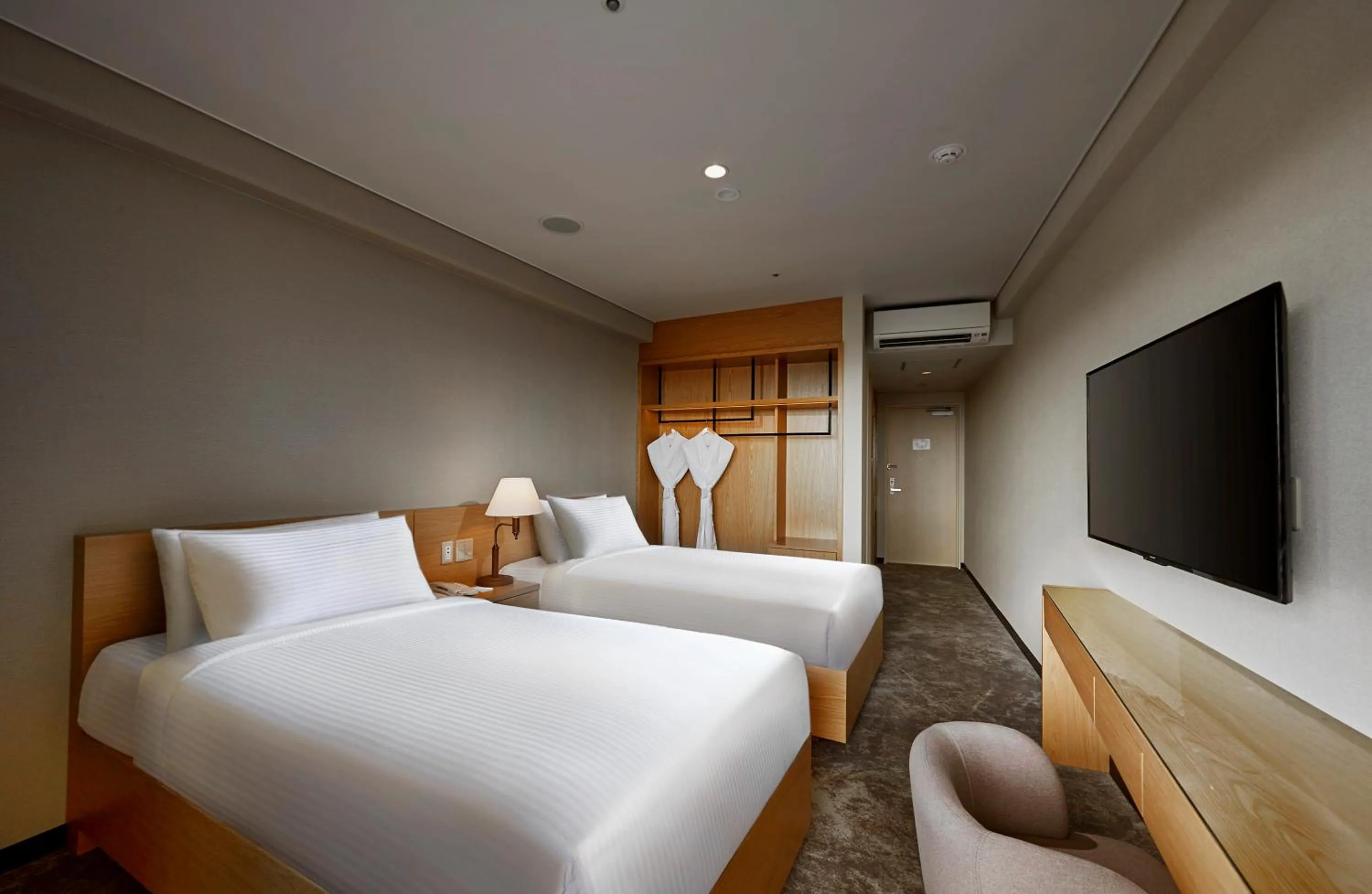 Photo of the whole room, Bed in ANA Crowne Plaza Resort Okinawa Uruma Hills By IHG