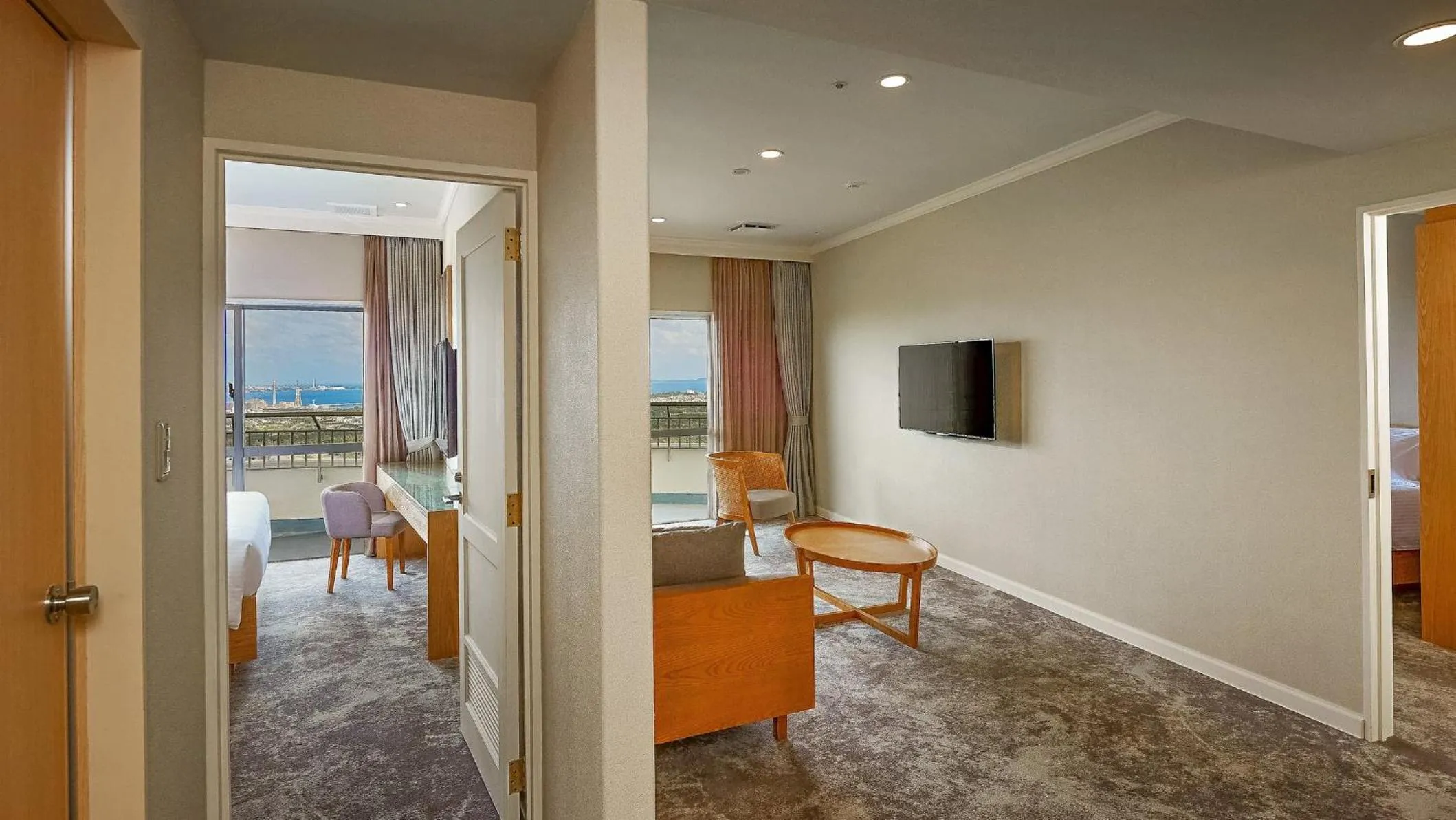 Photo of the whole room in ANA Crowne Plaza Resort Okinawa Uruma Hills By IHG