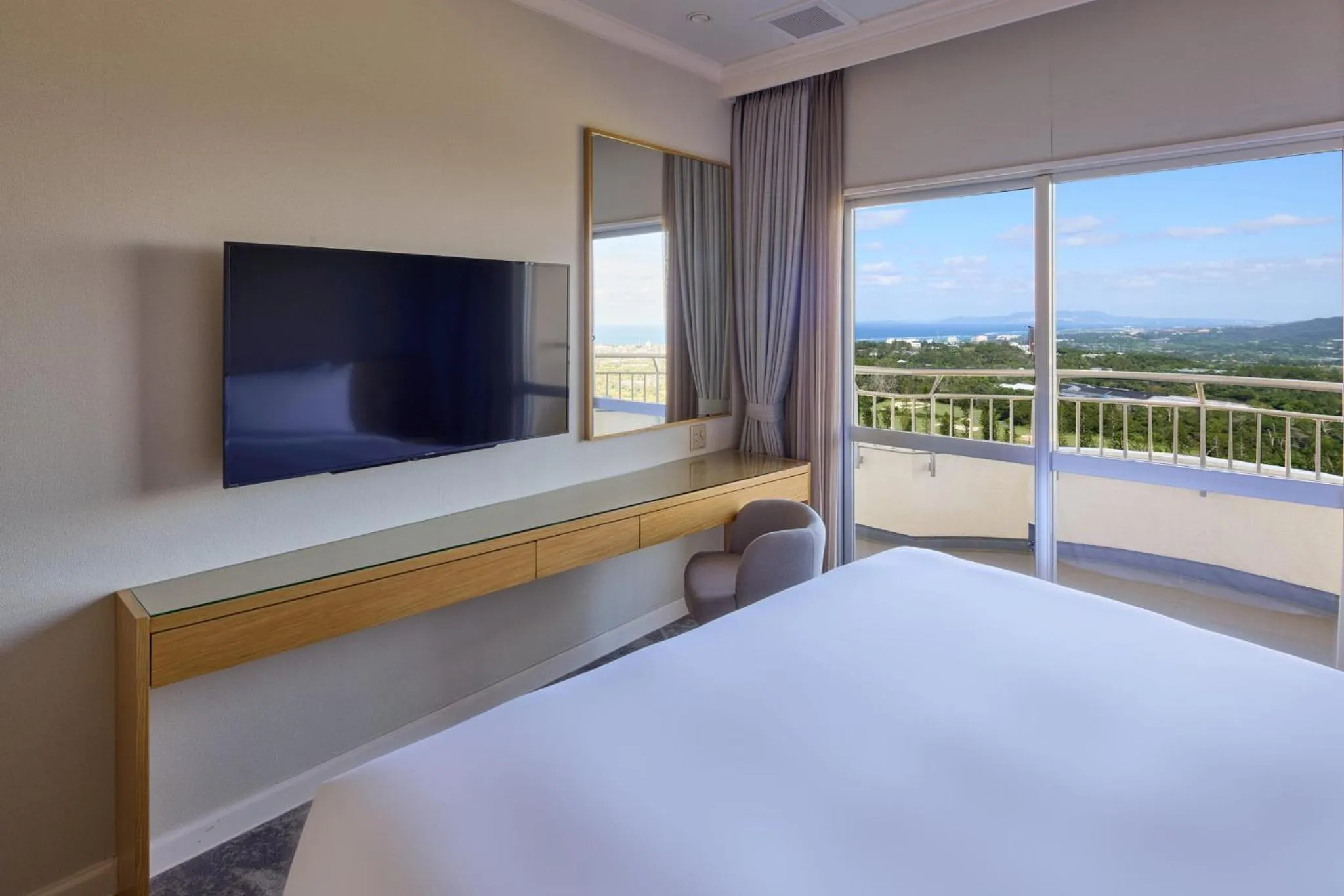 Photo of the whole room, Bed in ANA Crowne Plaza Resort Okinawa Uruma Hills By IHG