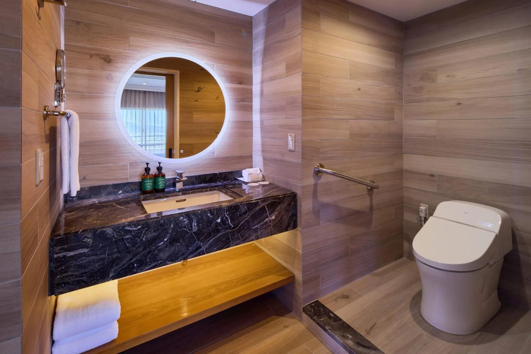 Photo of the whole room in ANA Crowne Plaza Resort Okinawa Uruma Hills By IHG