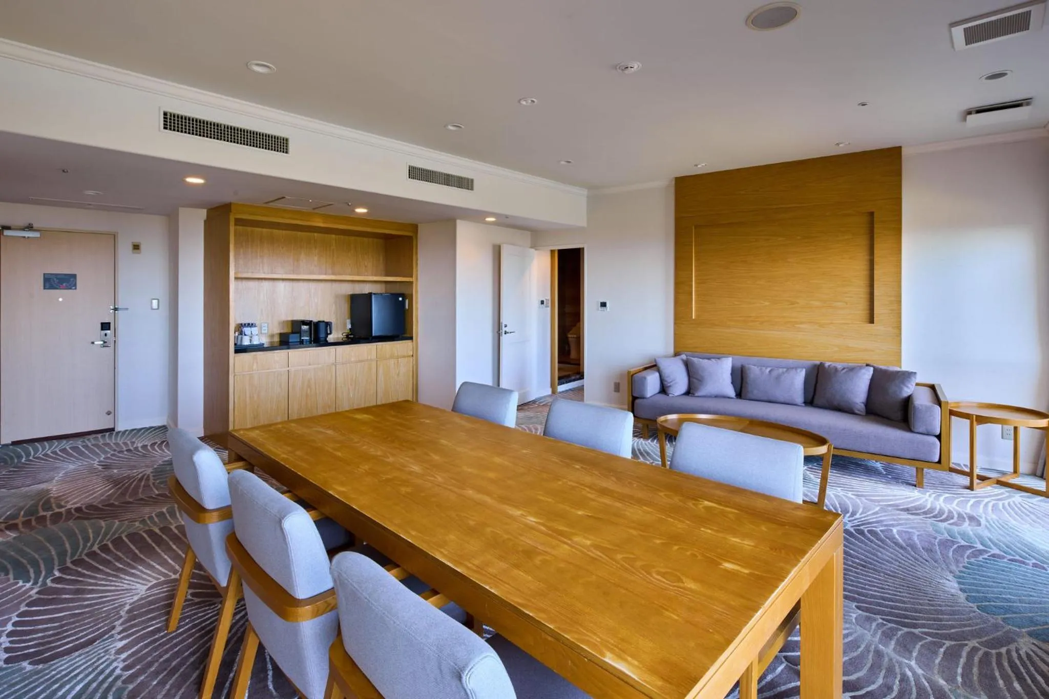 Photo of the whole room in ANA Crowne Plaza Resort Okinawa Uruma Hills By IHG