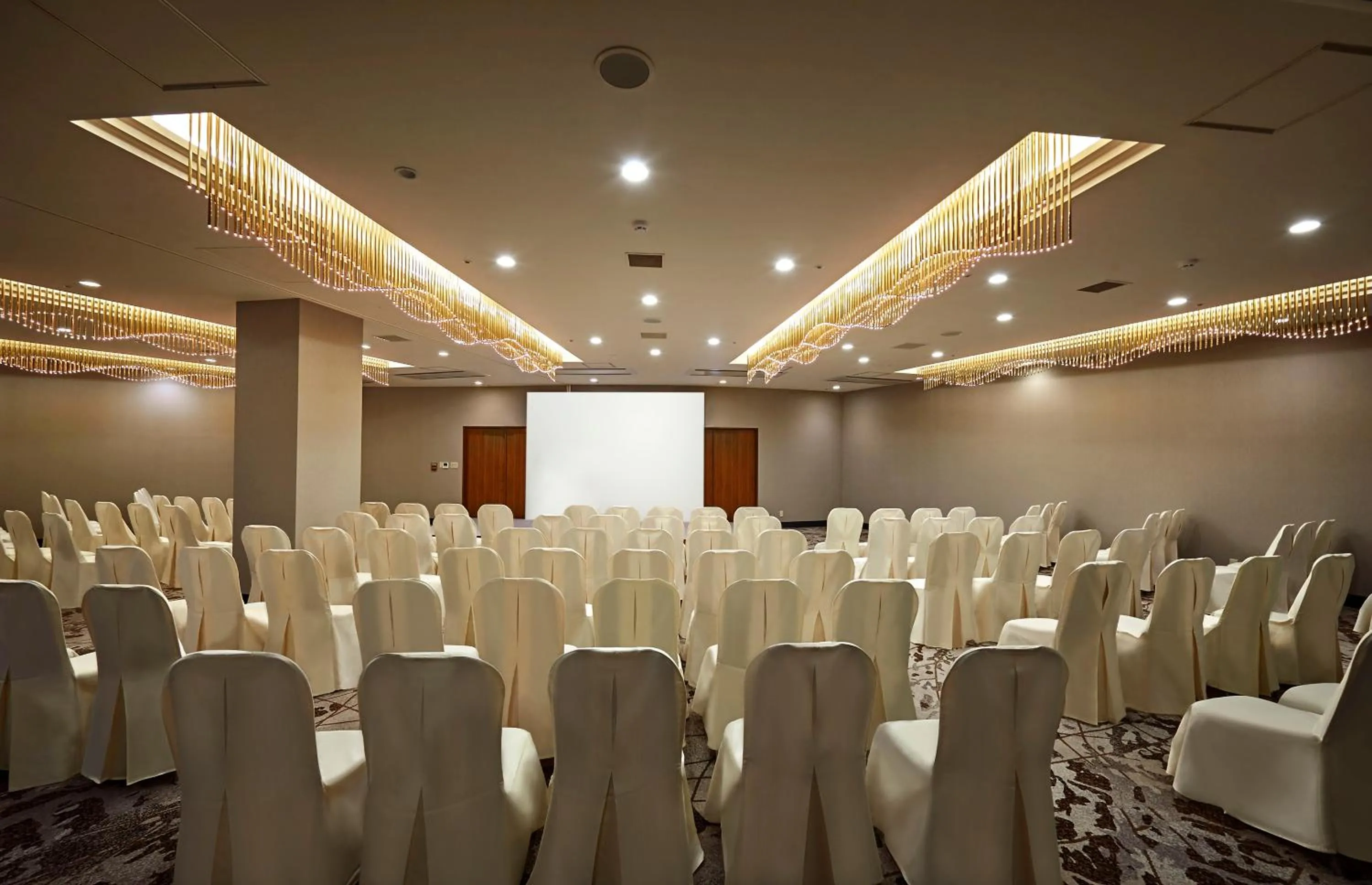 Business facilities in ANA Crowne Plaza Resort Okinawa Uruma Hills By IHG