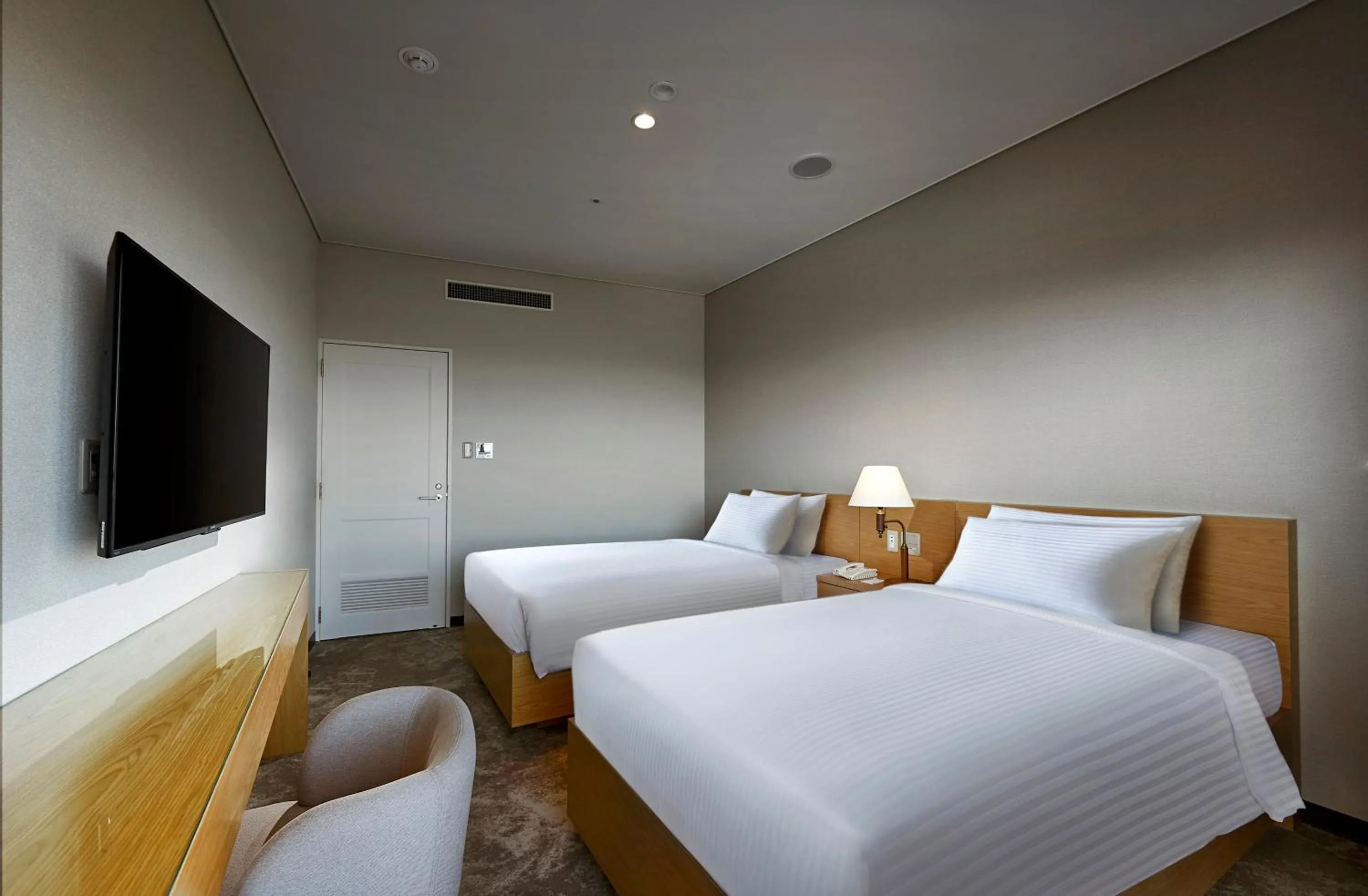 Bed in ANA Crowne Plaza Resort Okinawa Uruma Hills By IHG