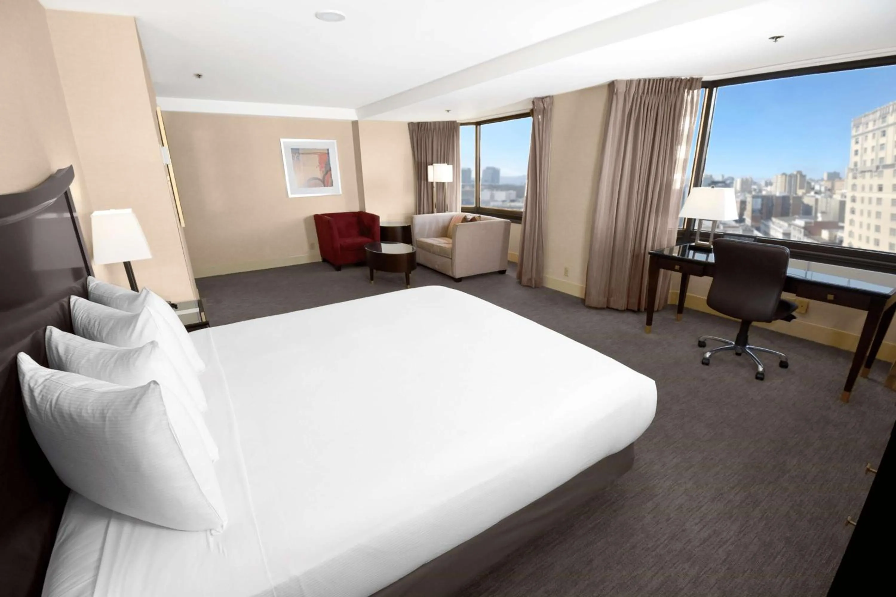 Living room, Bed in Hilton Parc 55 San Francisco Union Square