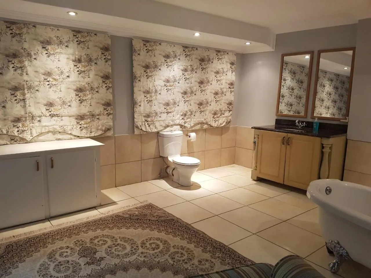 Bathroom in Silken Trap Guest House NO LOADSHEDDING