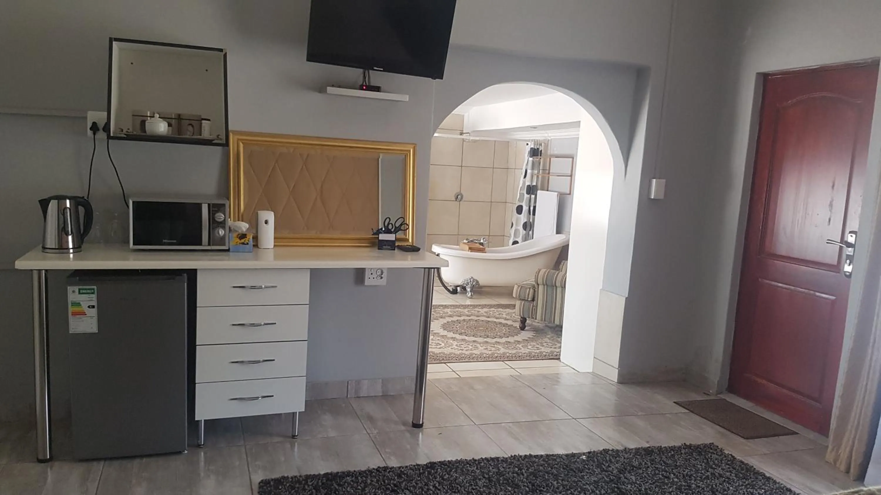 TV and multimedia in Silken Trap Guest House NO LOADSHEDDING