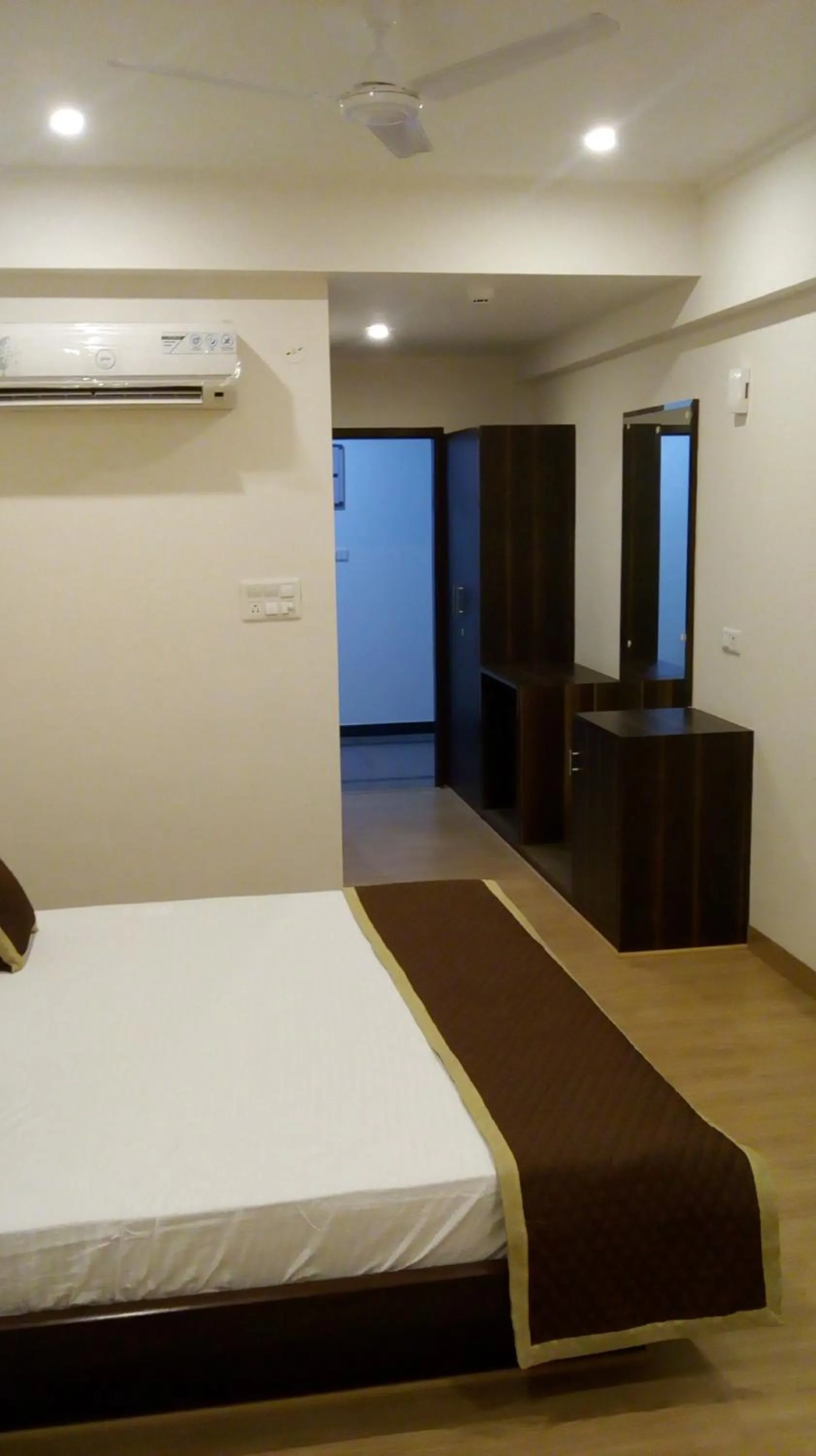 Bed in Gulabi Bagh Resort