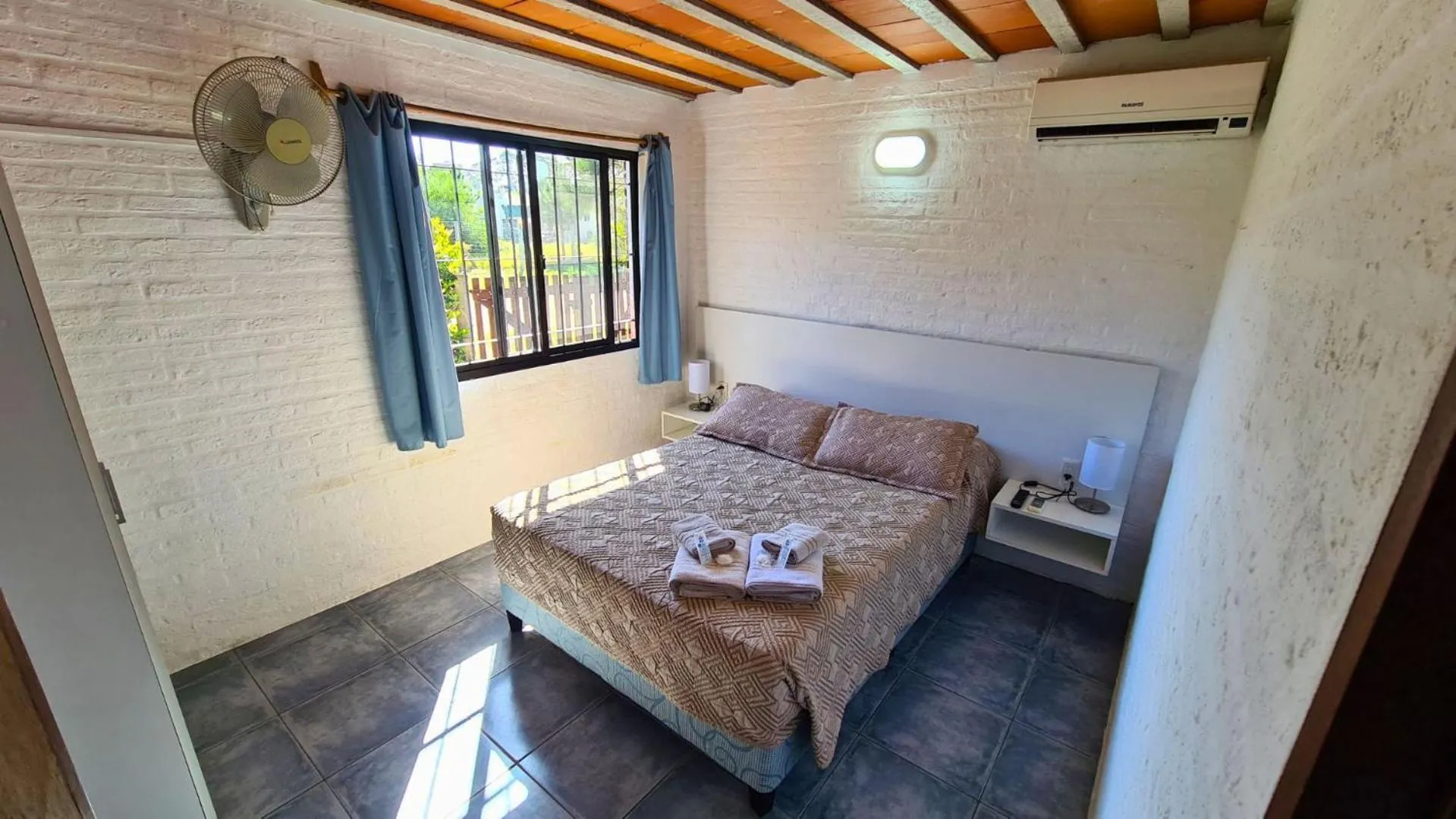 Bedroom, Bed in Complejo Cabañas Piriápolis