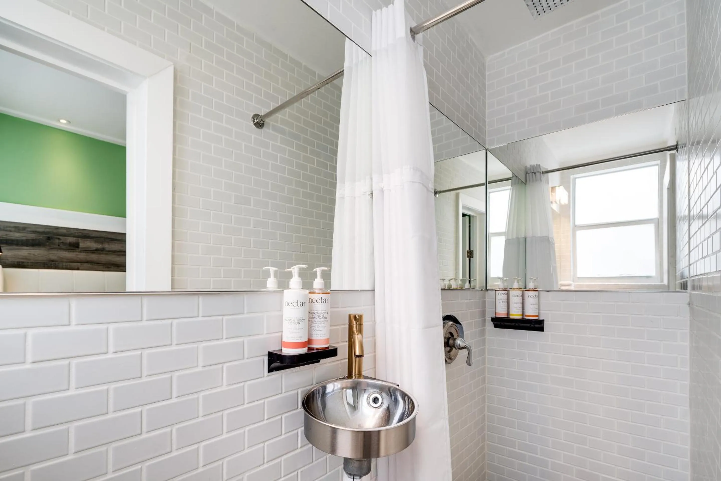 Shower in Catalina Hotel & Beach Club