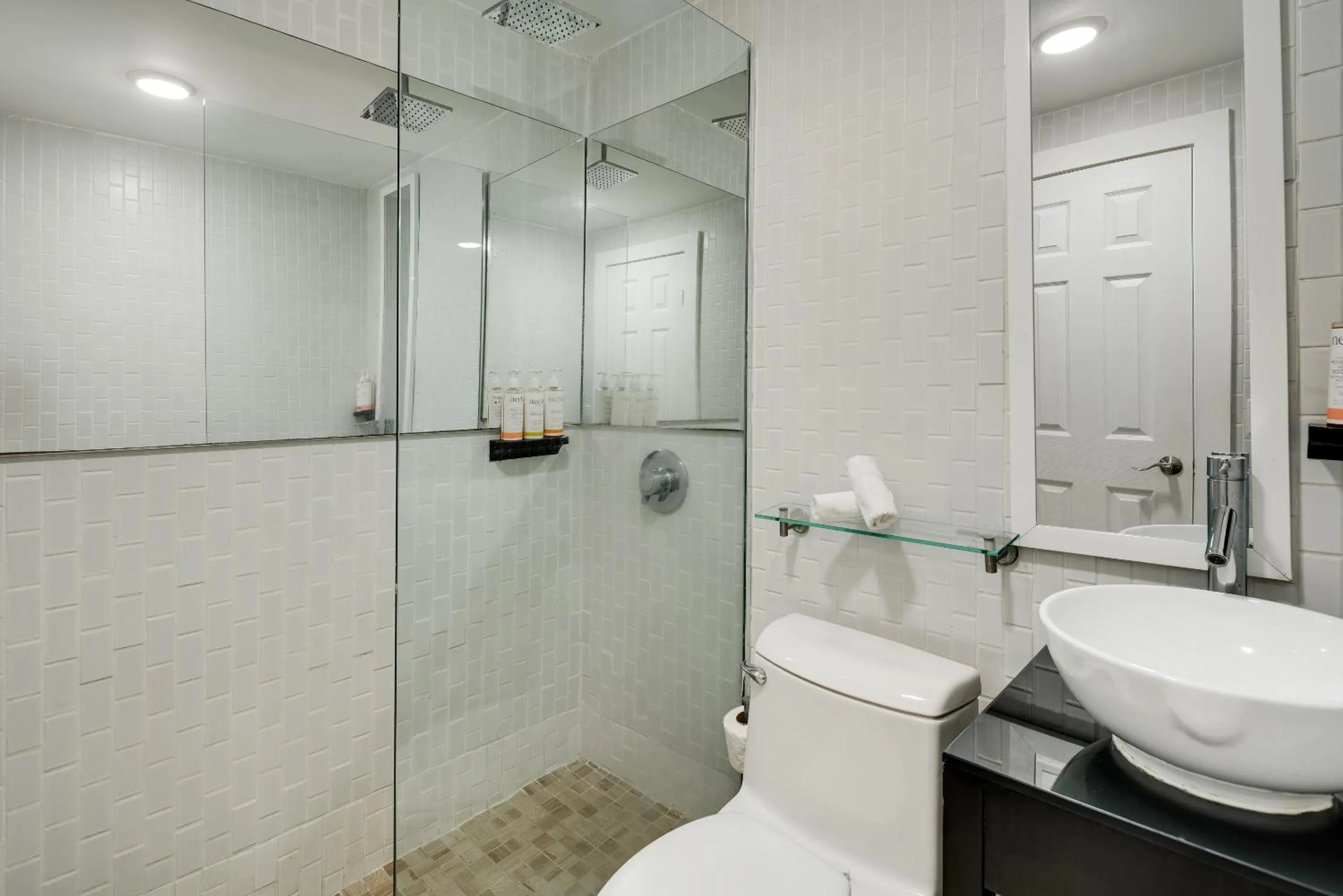 Toilet in Catalina Hotel & Beach Club