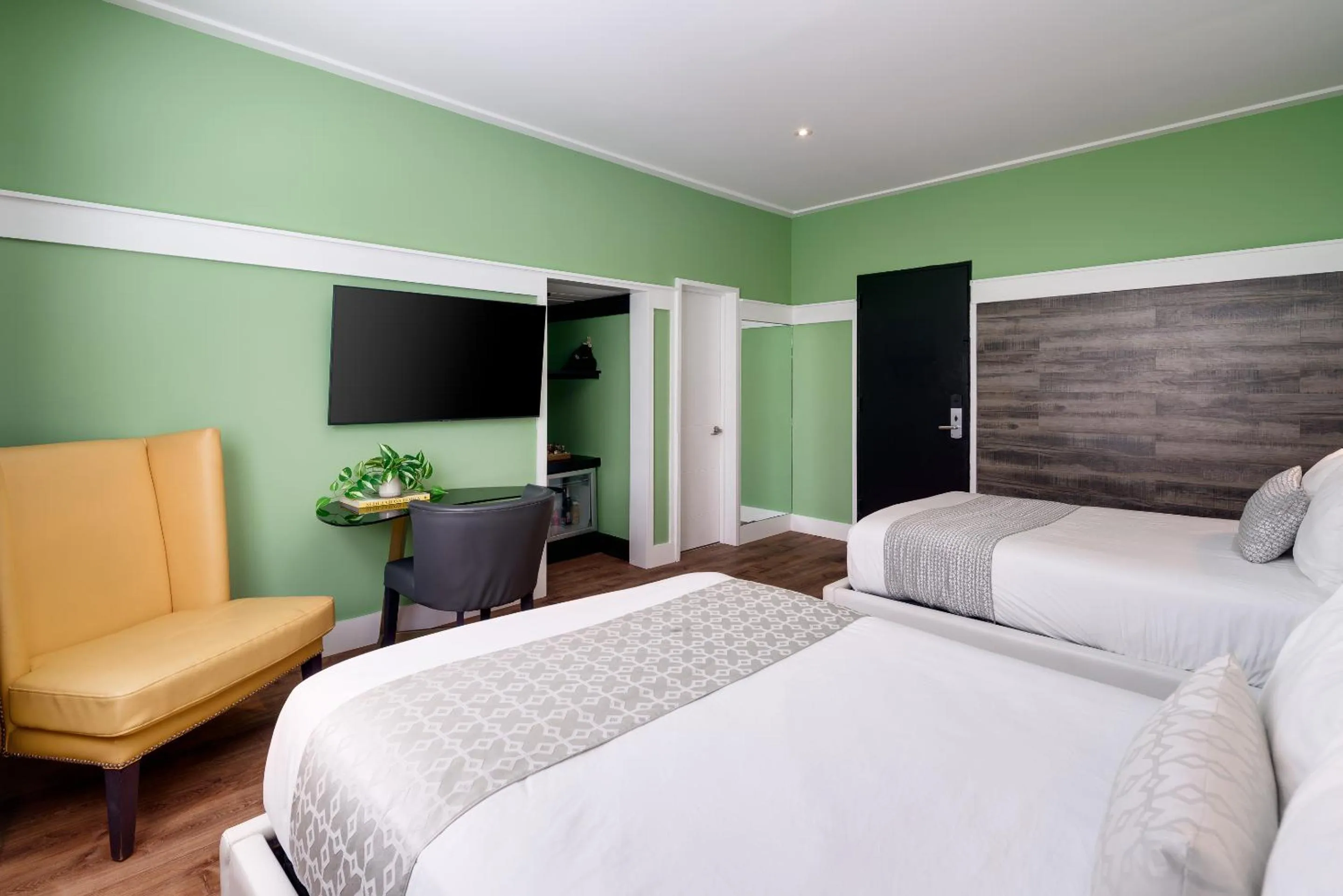 Bed in Catalina Hotel & Beach Club