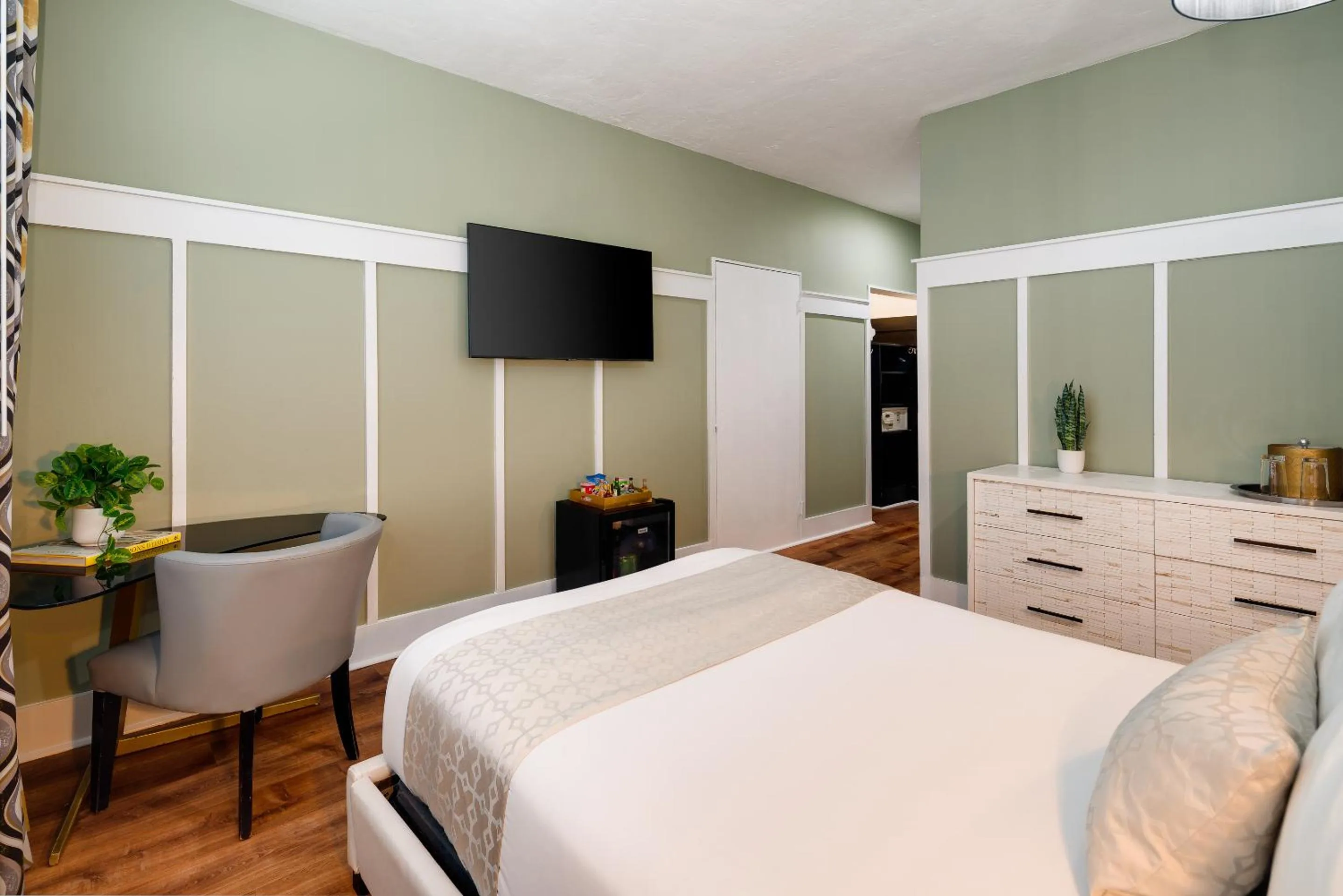 Bed in Catalina Hotel & Beach Club