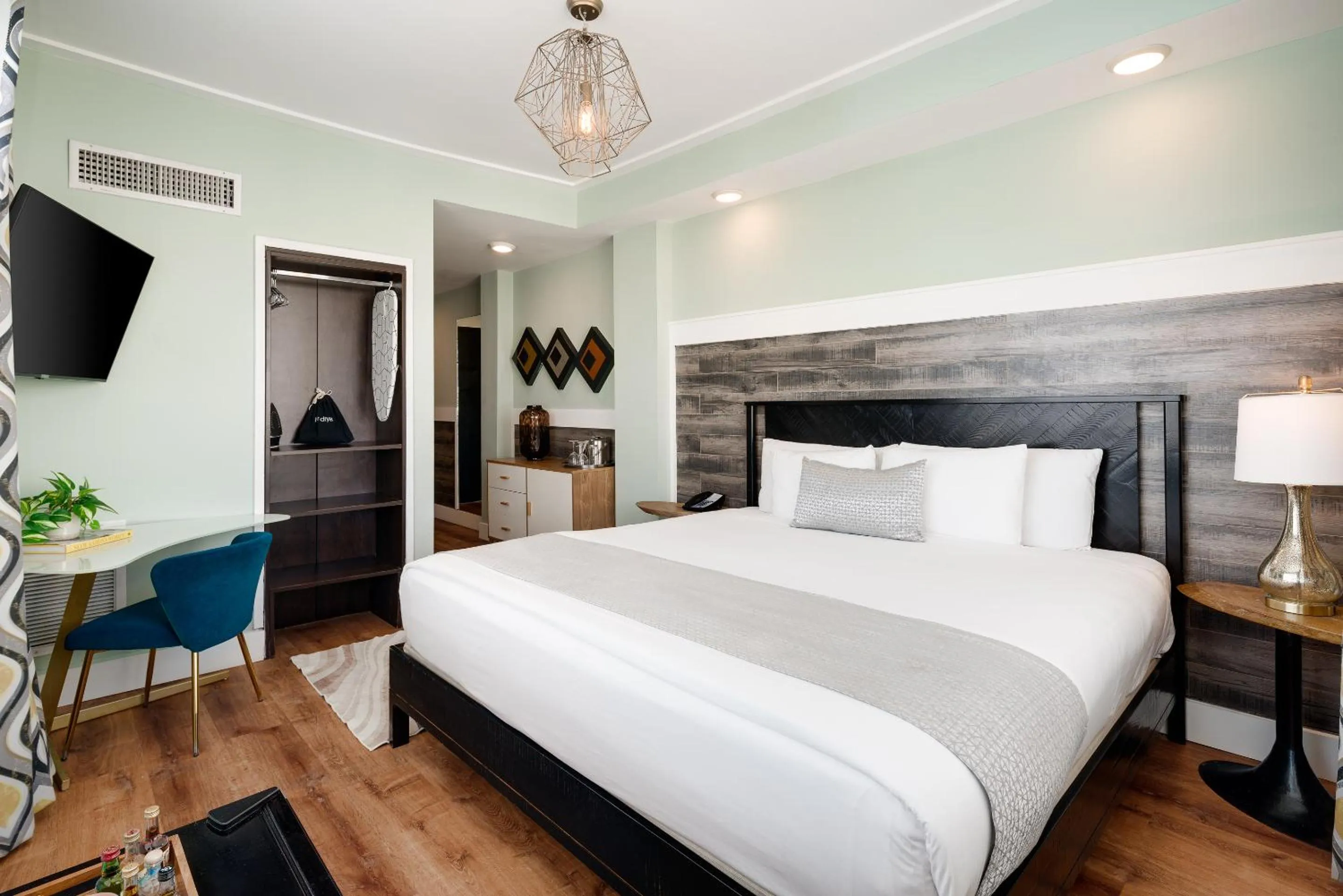 Bed in Catalina Hotel & Beach Club