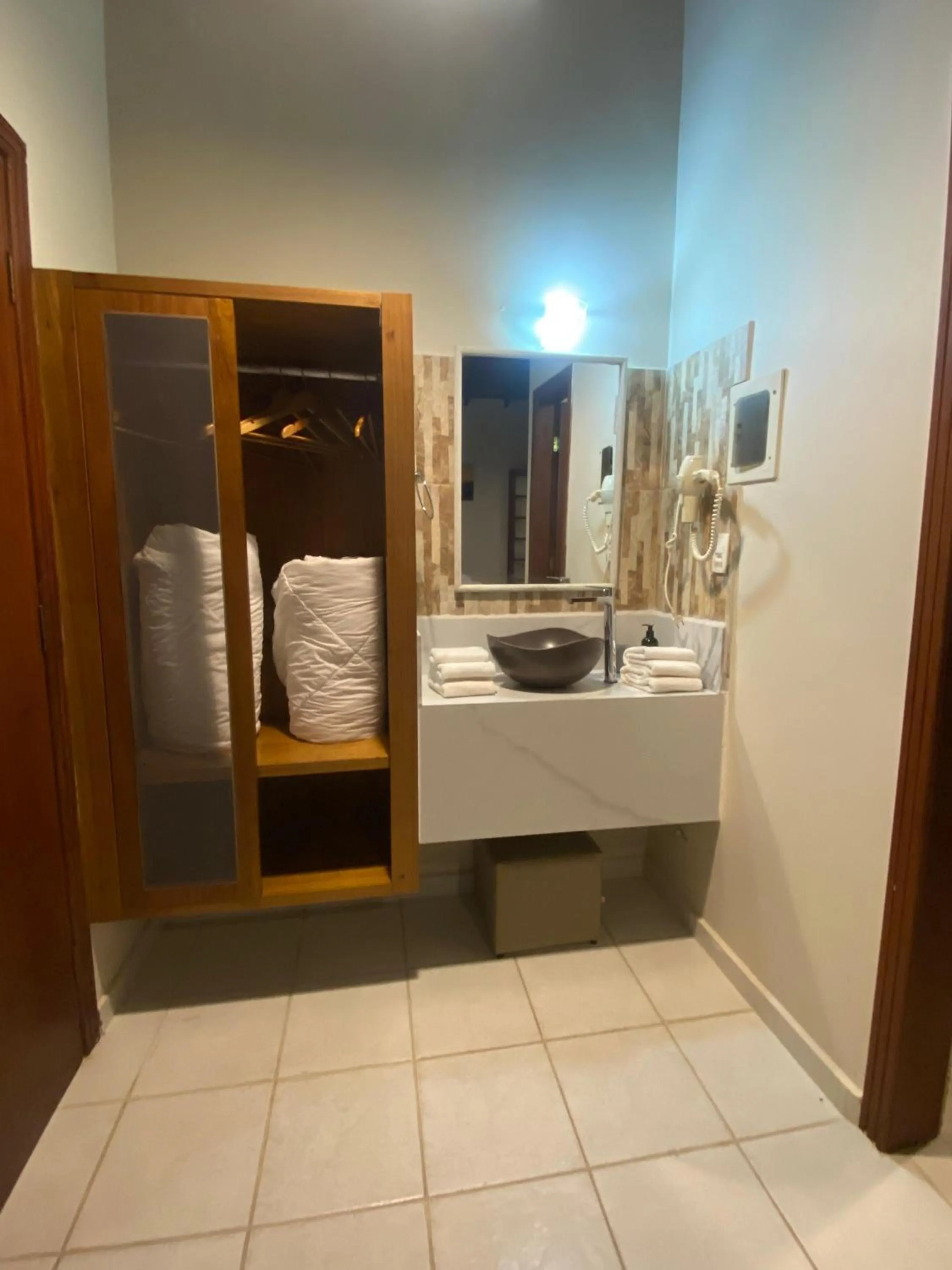 Bathroom in Hiu Hotel