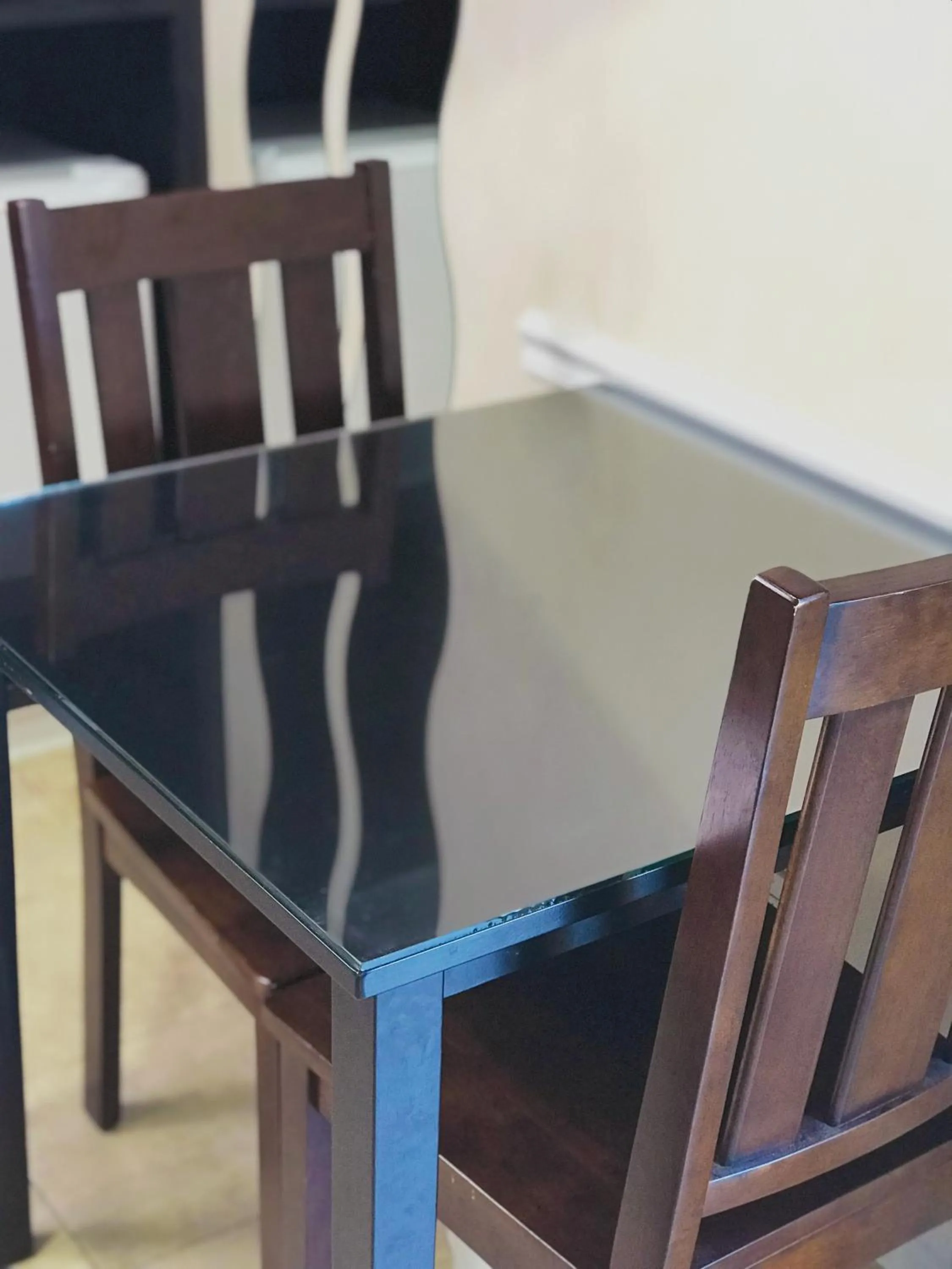 Seating area in Nite Inn at Universal City - Walking Distance to Universal Studios Hollywood